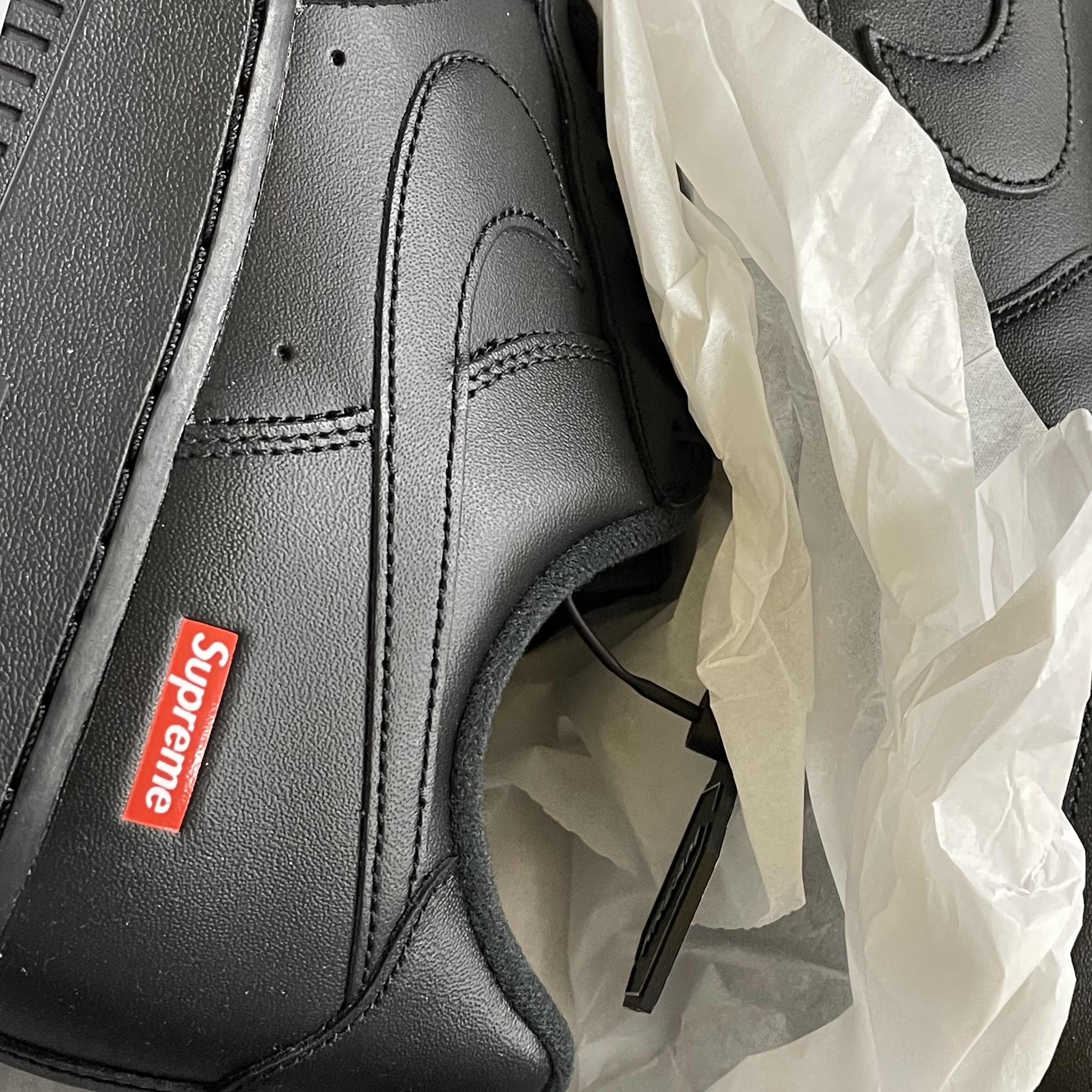 Nike x Supreme Air Force 1 Low Black 착용 스타일