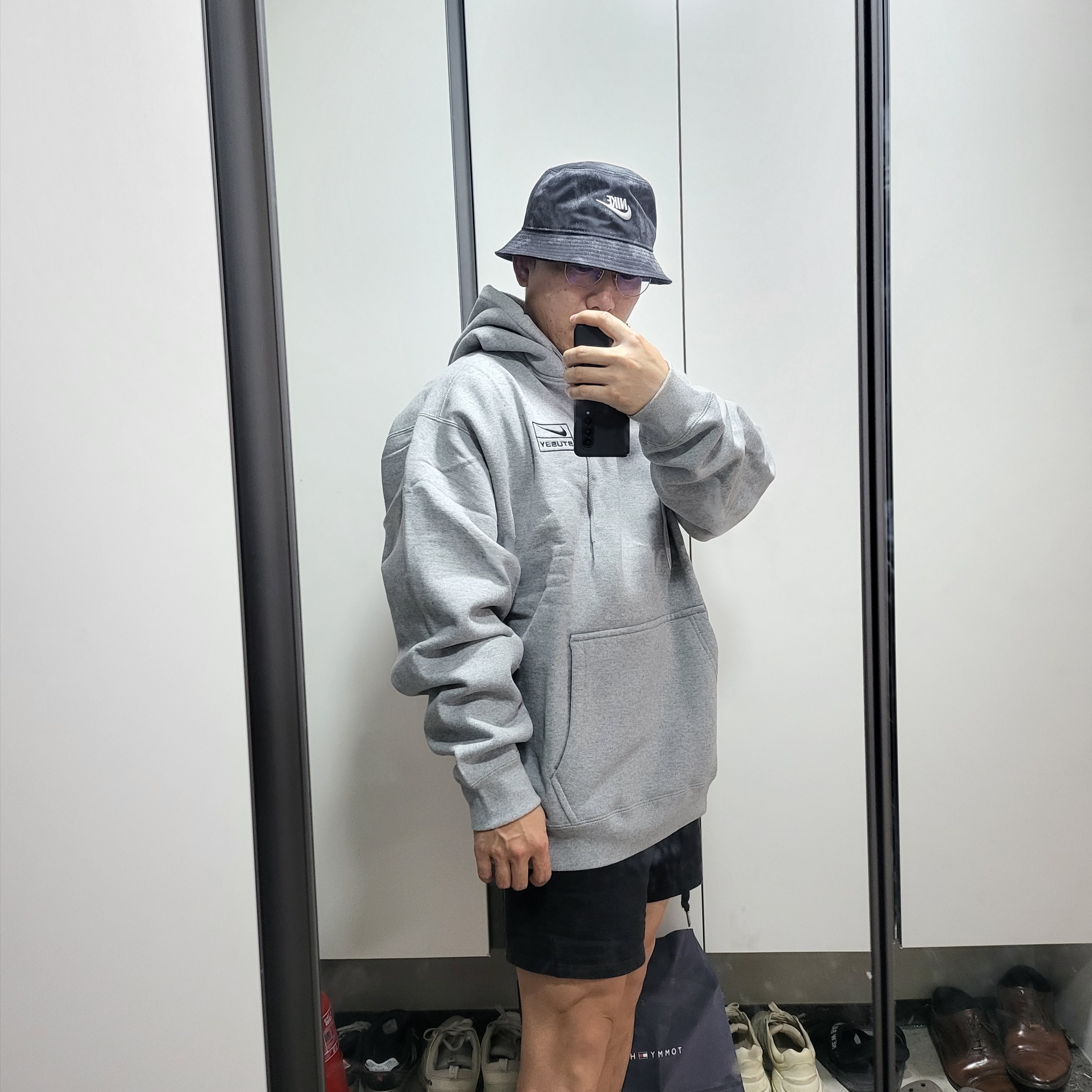 Nike x Stussy NRG RA Pullover Hoodie Dark Grey Heather (DJ9488-063) 착용 스타일 - 1