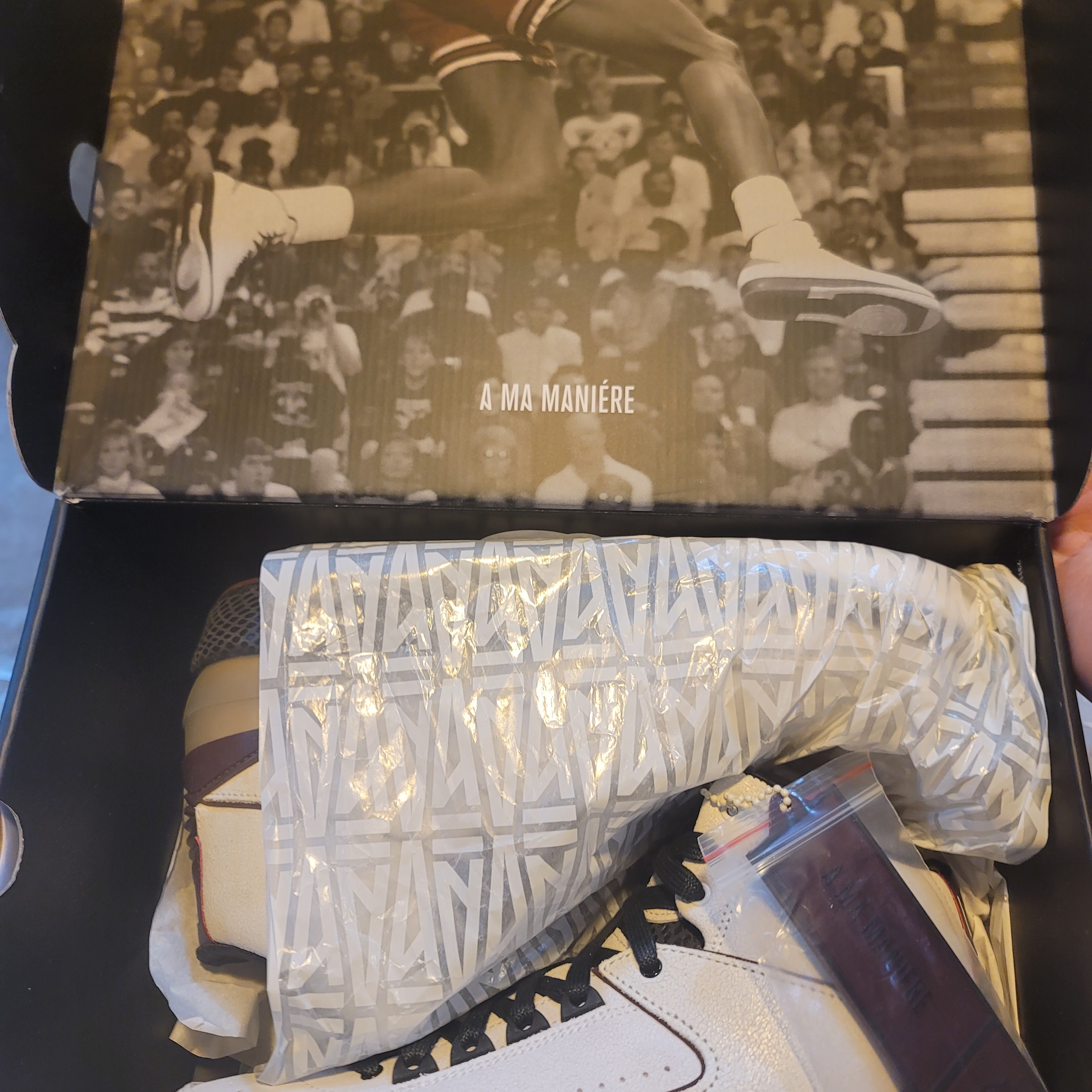 Jordan 2 x A Ma Maniere Retro SP Sail and Burgundy 착용 스타일