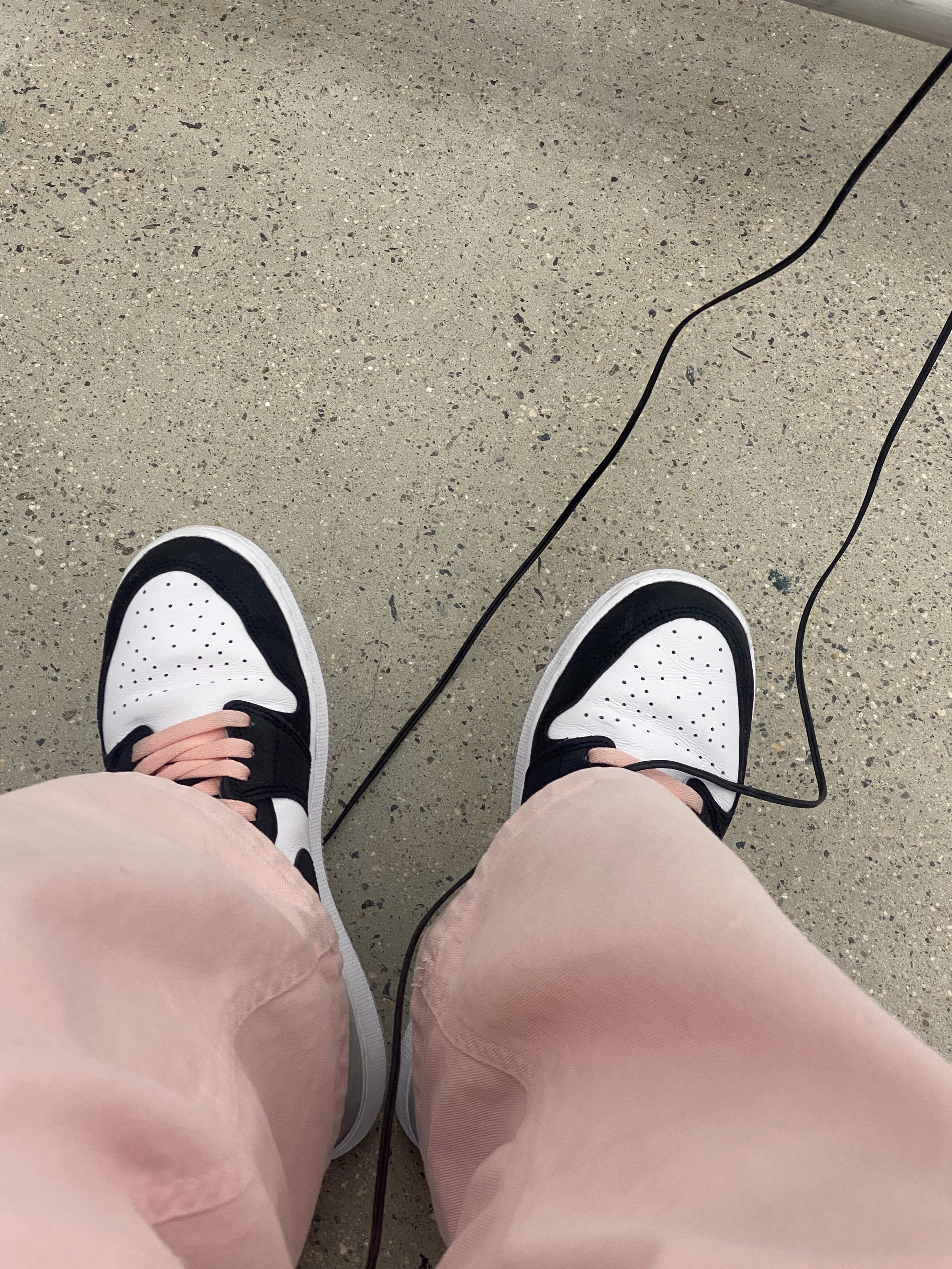 Jordan 1 Retro High OG Bleached Coral, (GS) Jordan 1 Retro High OG Bleached Coral 착용 스타일 - 3