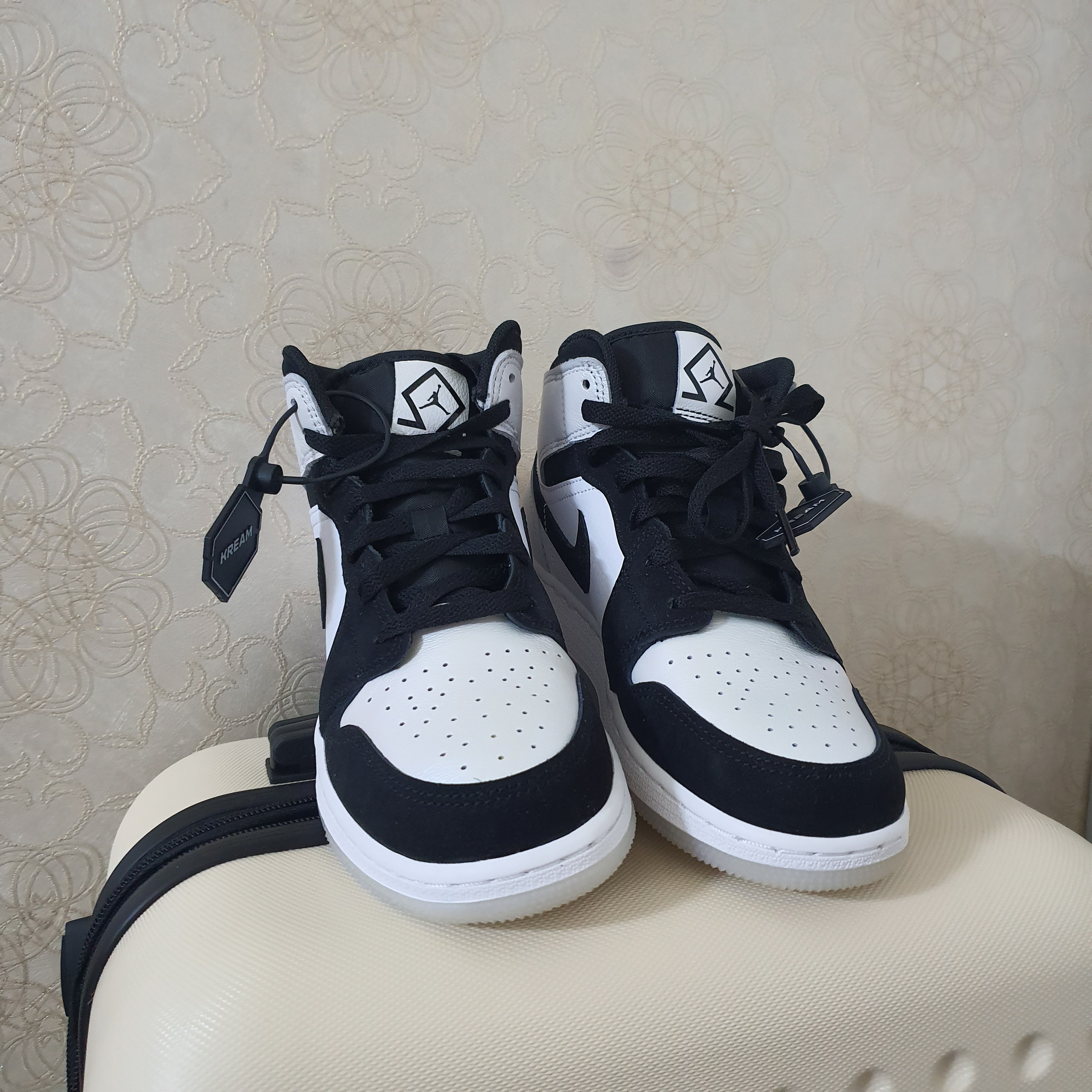 (GS) Jordan 1 Mid SE Diamond 착용 스타일 - 2