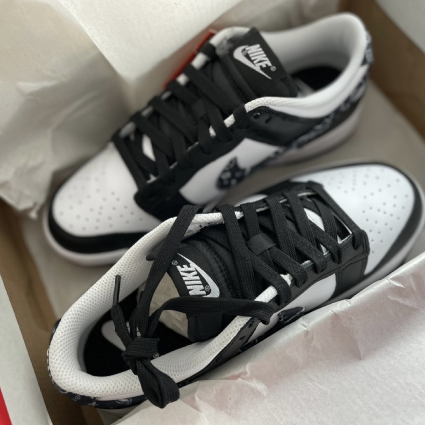 (W) Nike Dunk Low Essential Black Paisley 착용 스타일 - 3