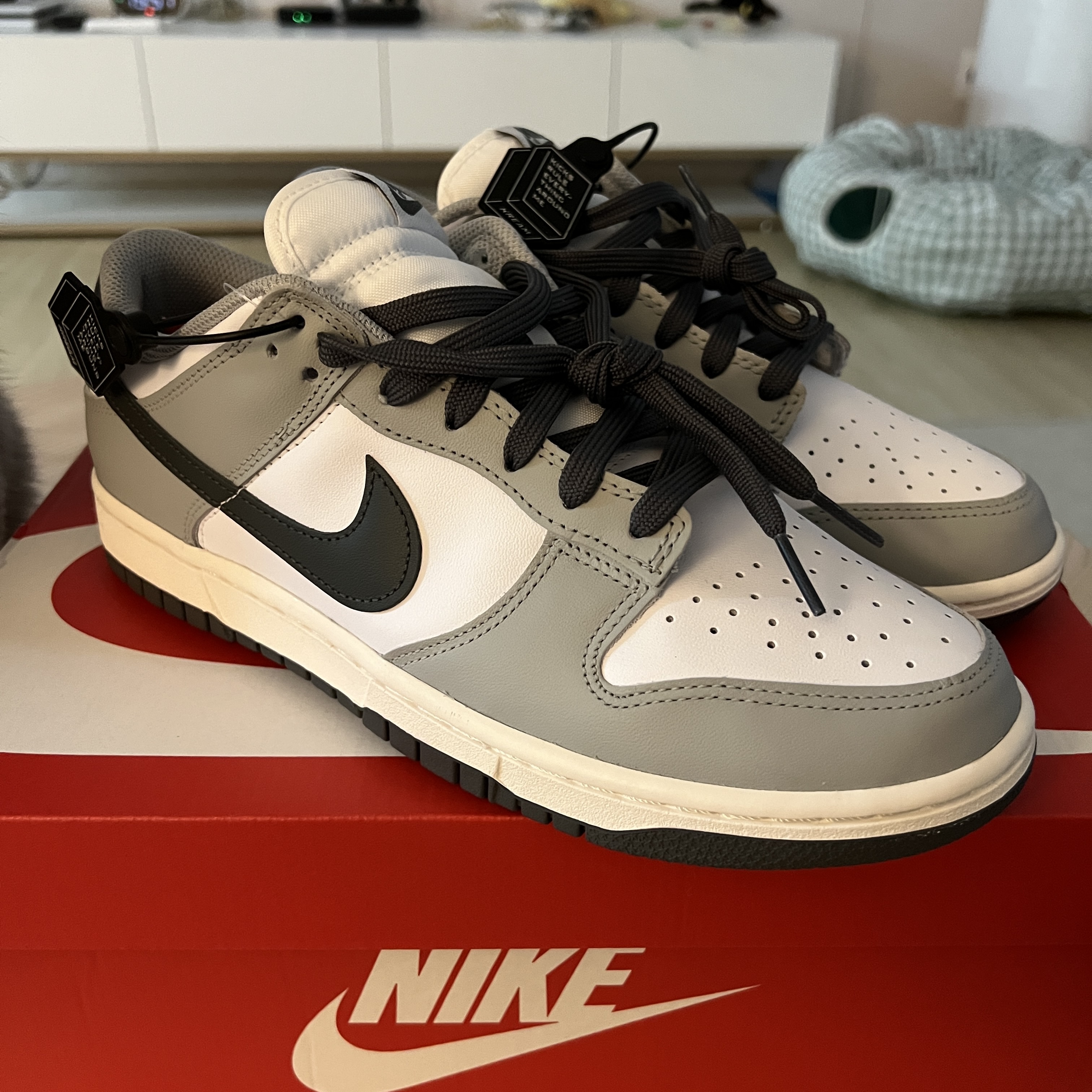 (W) Nike Dunk Low Light Smoke Grey 착용 스타일 - 2