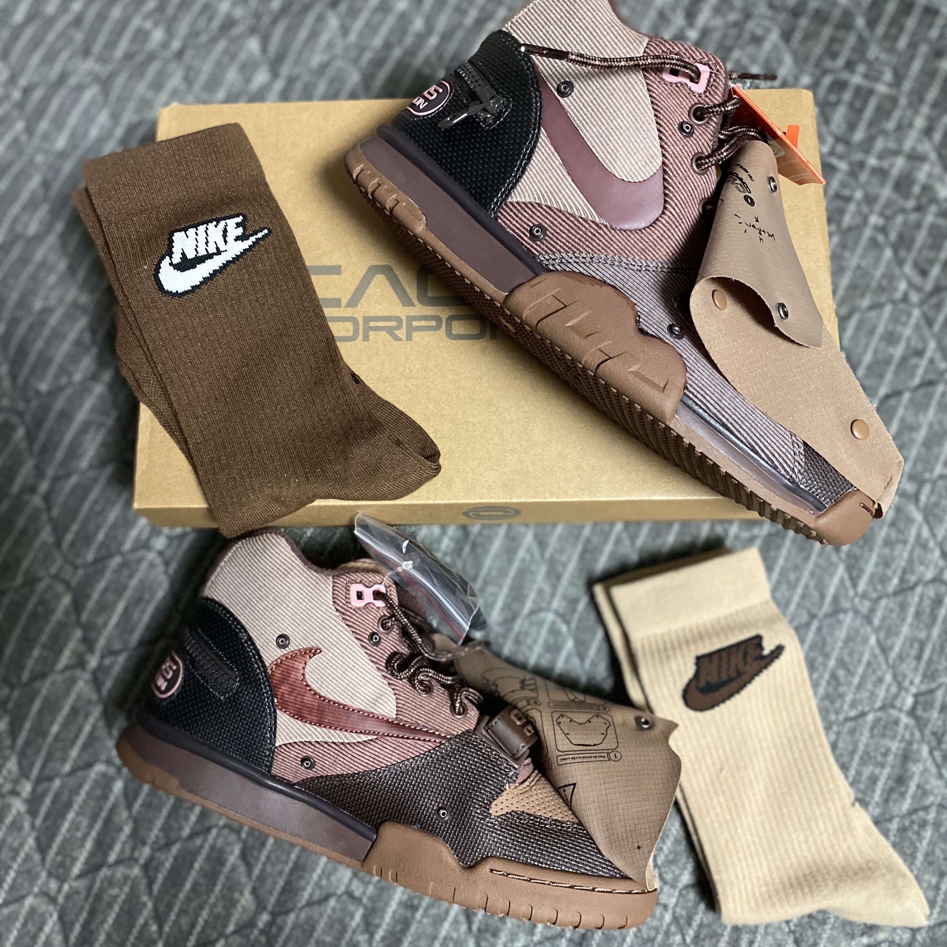 Nike x Travis Scott Air Trainer 1 Archaeo Brown and Rust Pink 착용 스타일