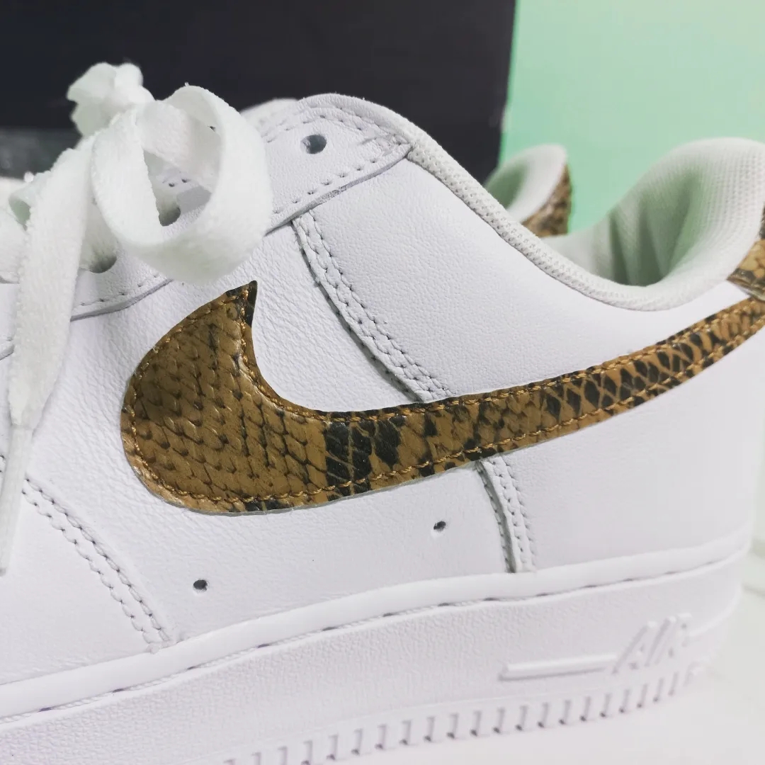 Nike Air Force 1 Low Retro PRM QS Ivory Snake 2019 착용 스타일 - 3