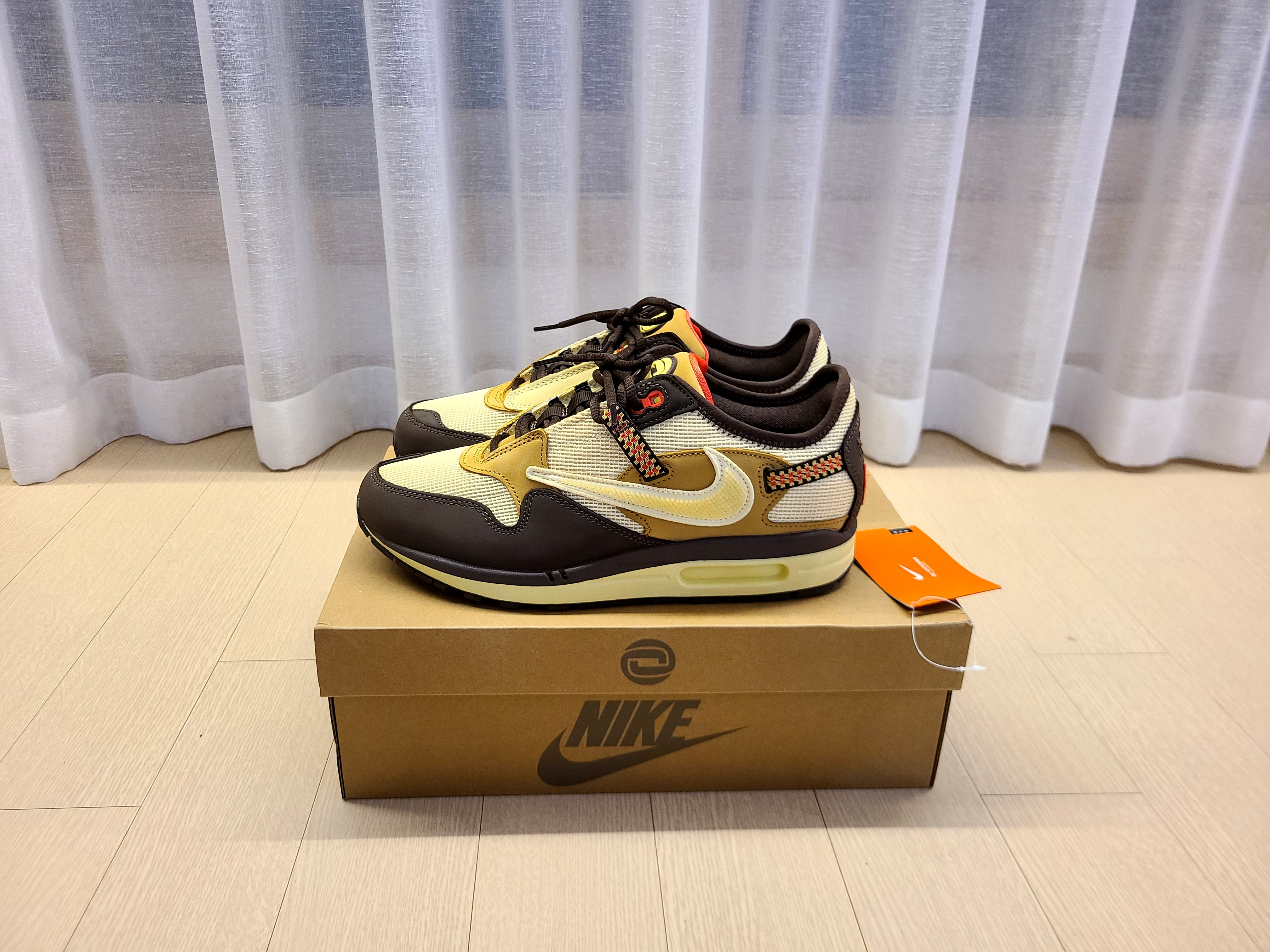 Nike x Travis Scott Air Max 1 Cact.us Brown 착용 스타일 - 2