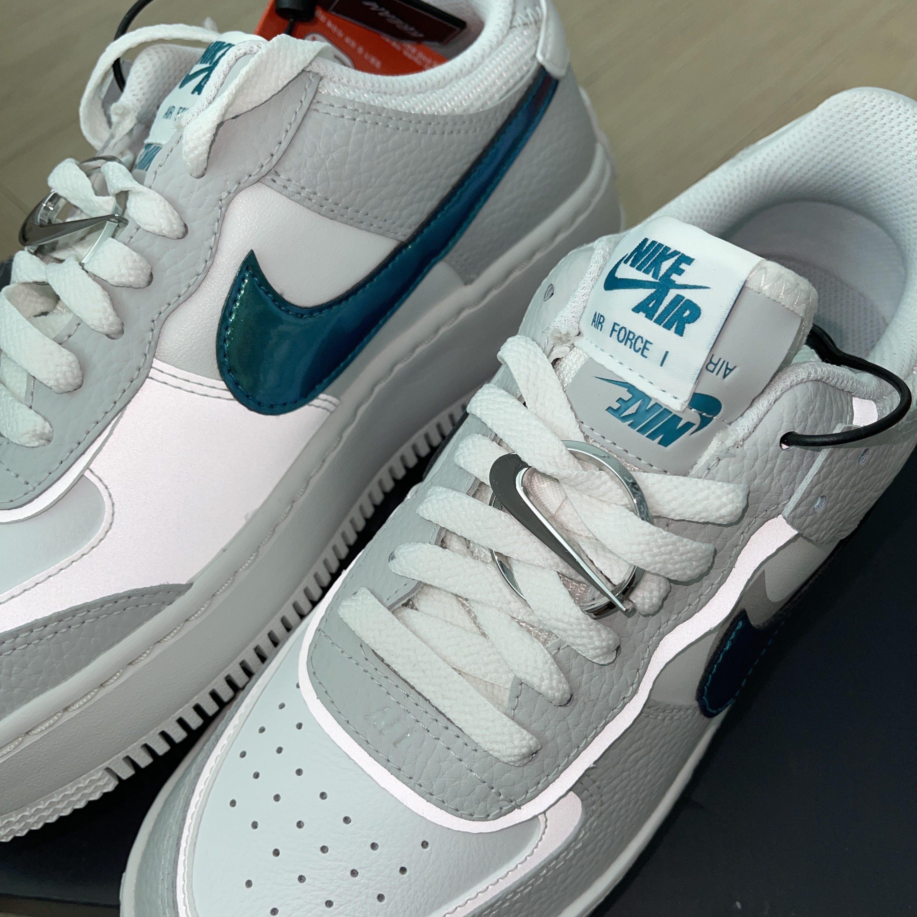 (W) Nike Air Force 1 Shadow Grey Fog Bright Spruce 착용 스타일 - 2