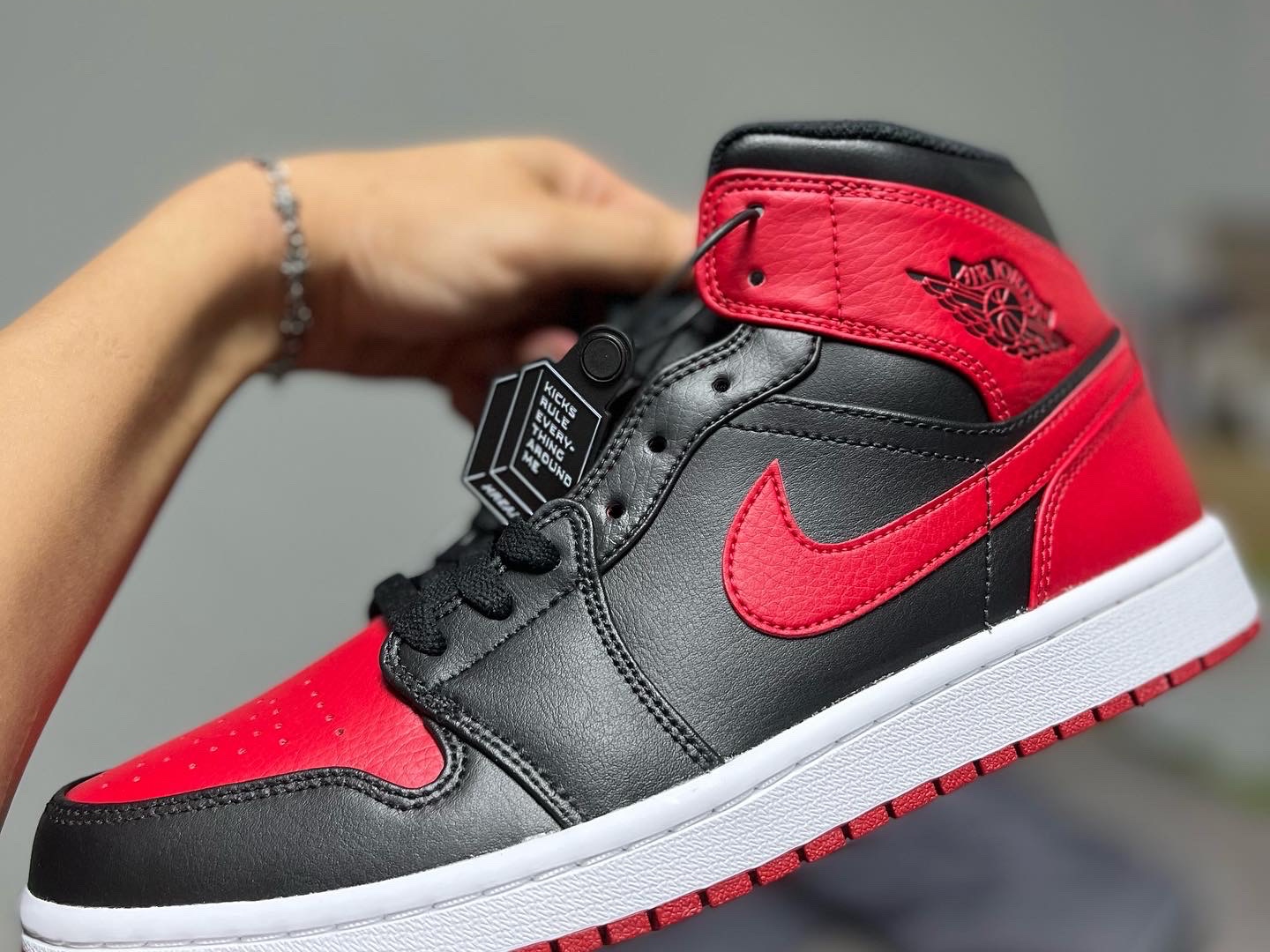 Jordan 1 Mid Bred Banned 2020 착용 스타일 - 1