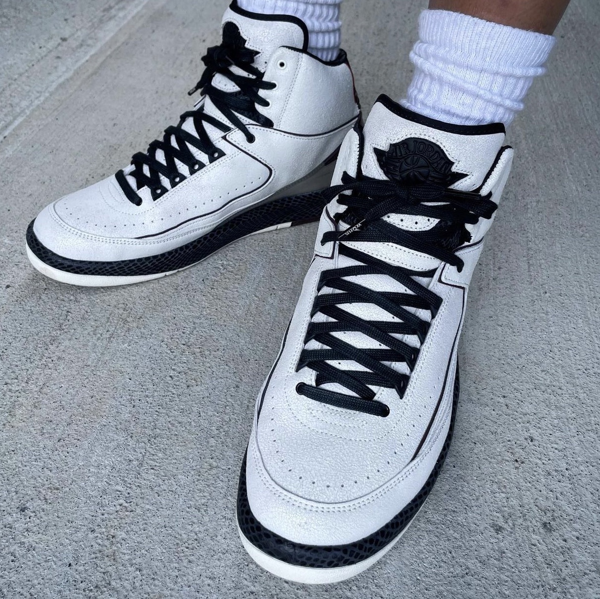 Jordan 2 x A Ma Maniere Retro SP Sail and Burgundy 착용 스타일 - 2