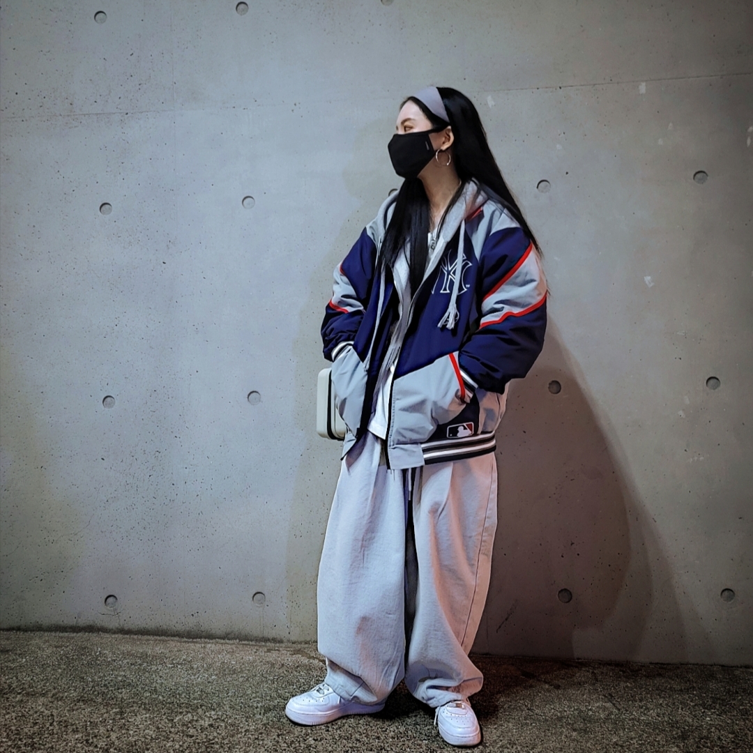 Off-White x Amore Pacific Protection Box (Without Cosmetics), Supreme x New York Yankees Track Jacket Navy - 21FW 착용 스타일