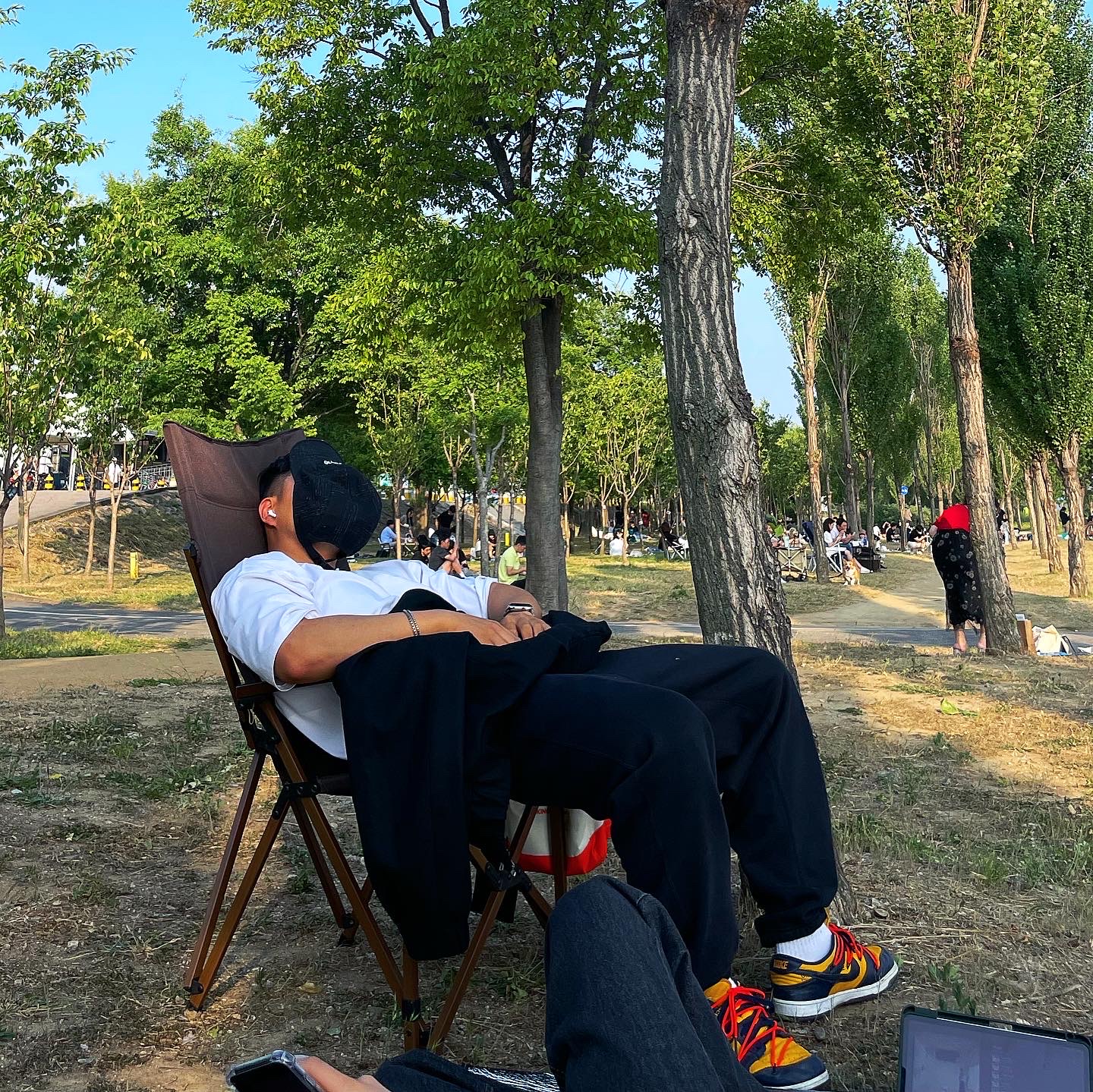 Nike x Stussy NRG RA Washed Fleece Pants Black (DN4030-010), Nike x Off-White Dunk Low University Gold Midnight Navy 착용 스타일 - 2