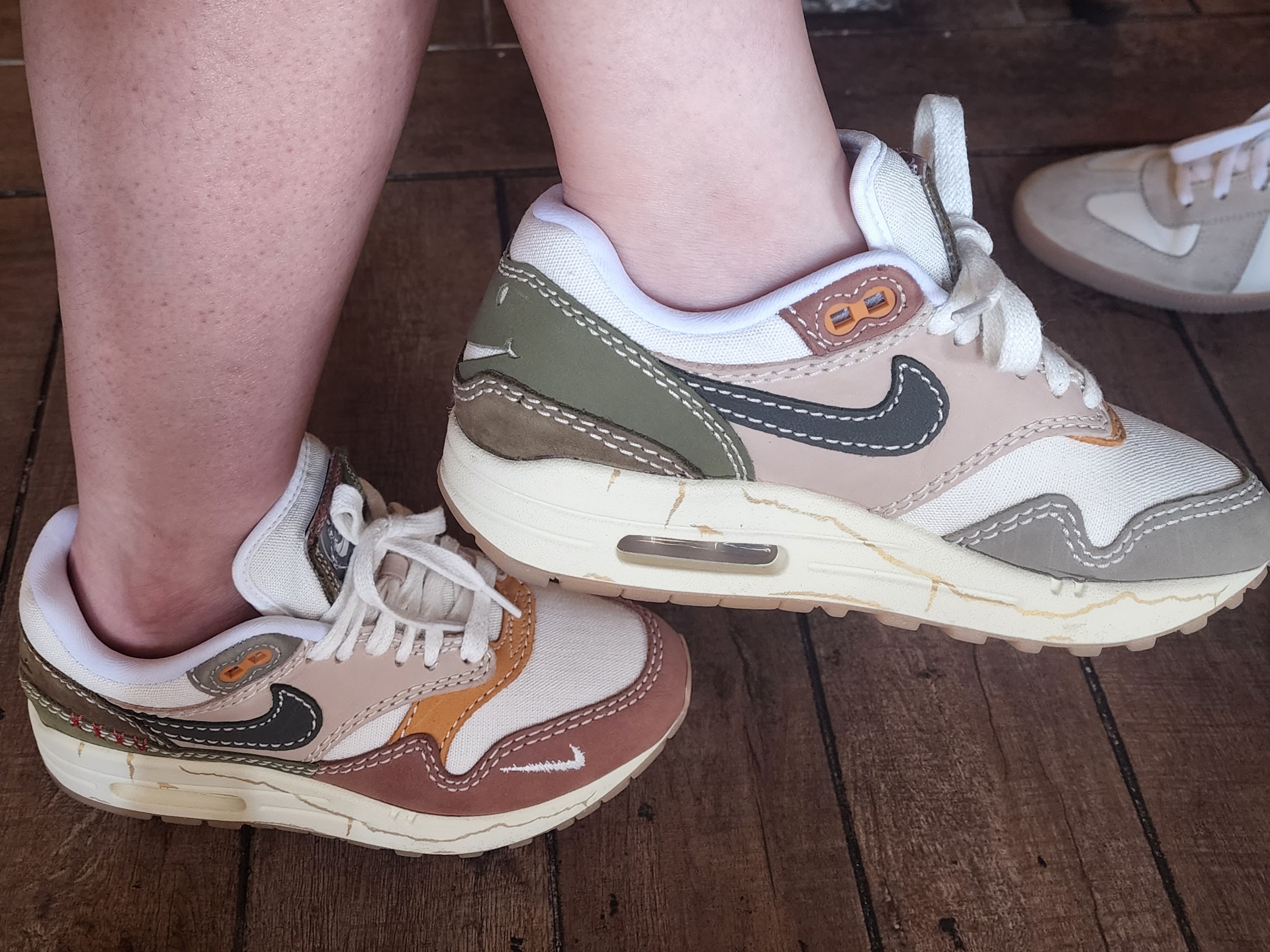 (W) Nike Air Max 1 Premium Wabisabi 착용 스타일