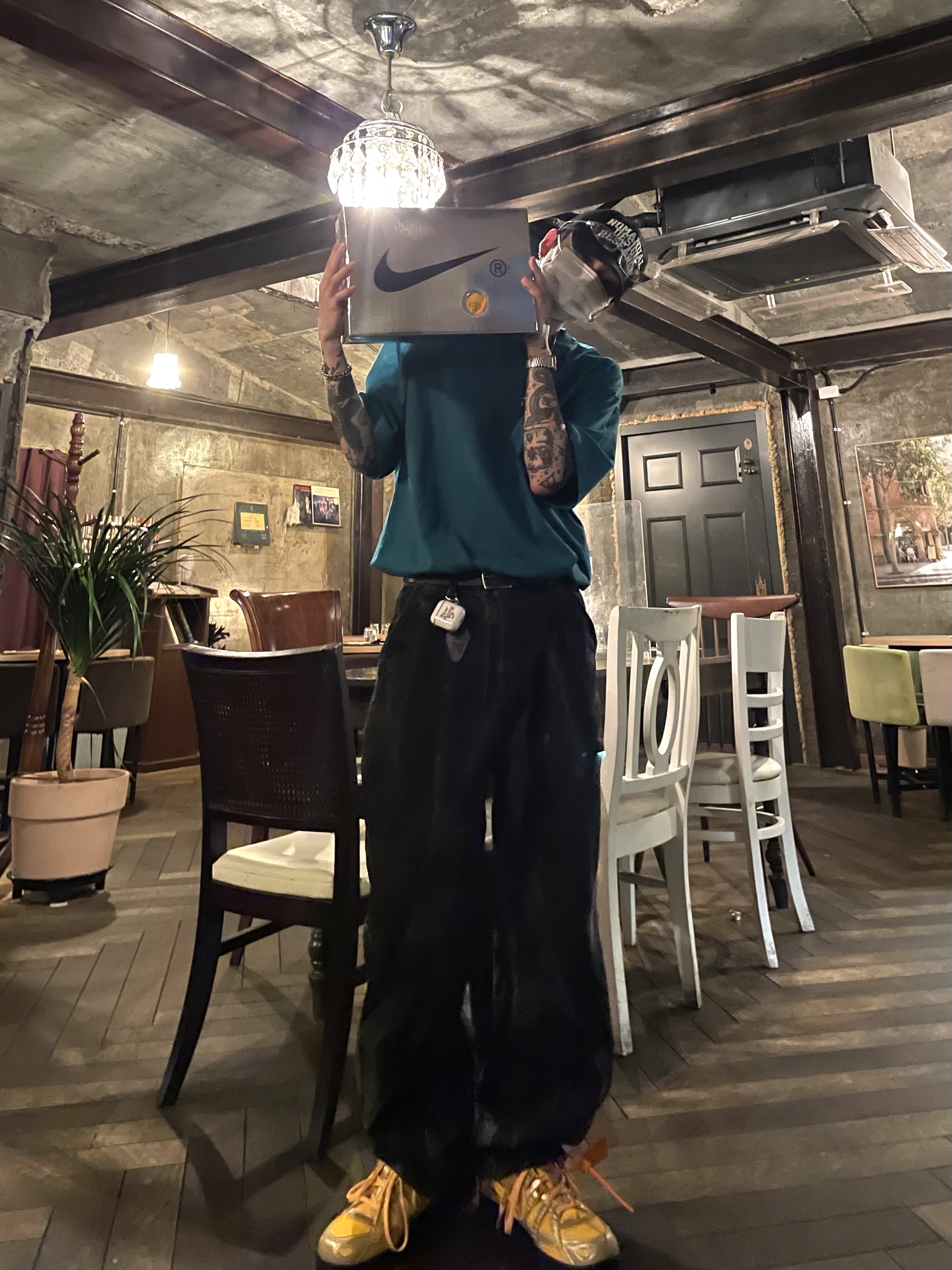 Nike x Off-White Air Rubber Dunk University Gold 착용 스타일 - 2