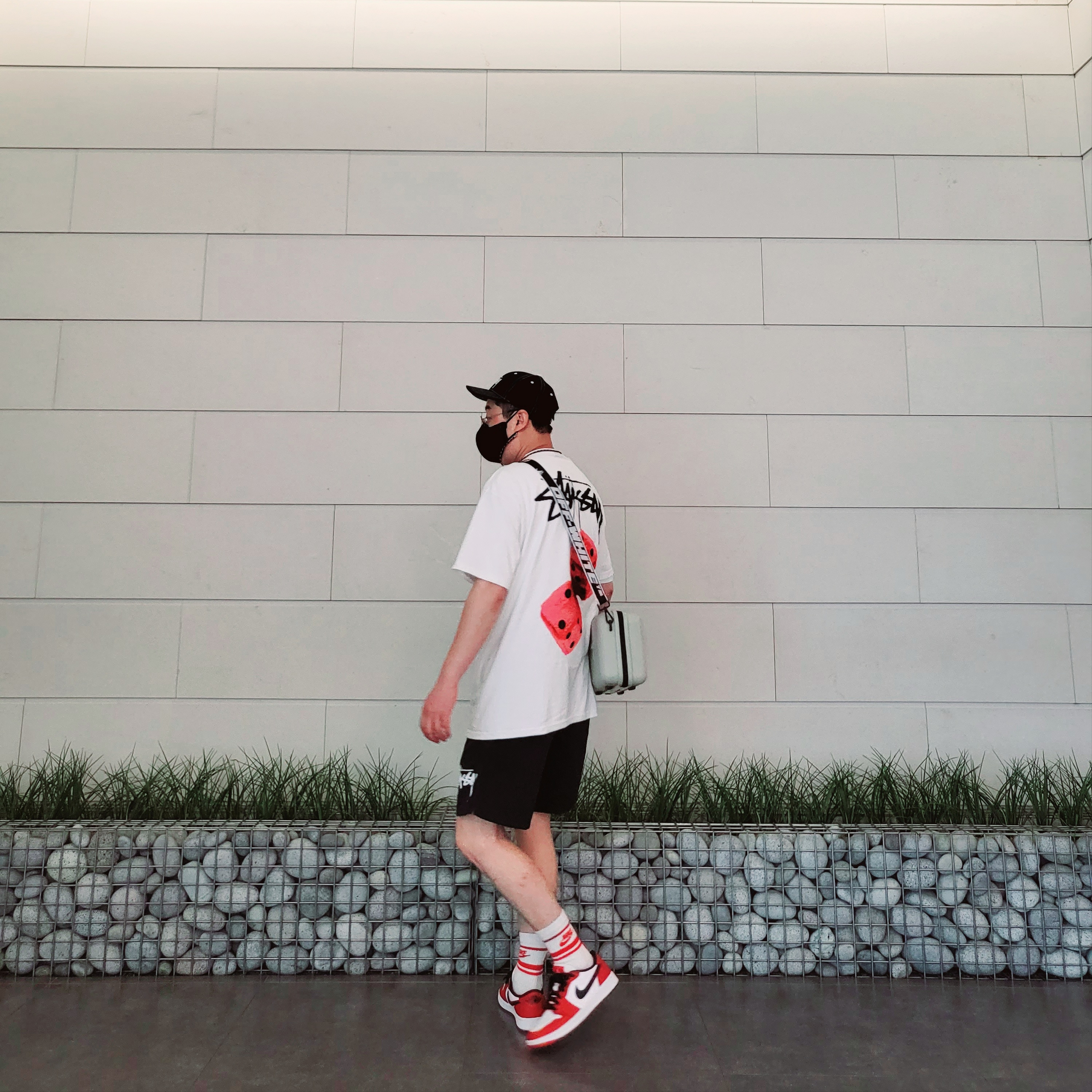 Stussy Fuzzy Dice T-Shirt White, Off-White x Amore Pacific Protection Box (Without Cosmetics) 착용 스타일 - 2