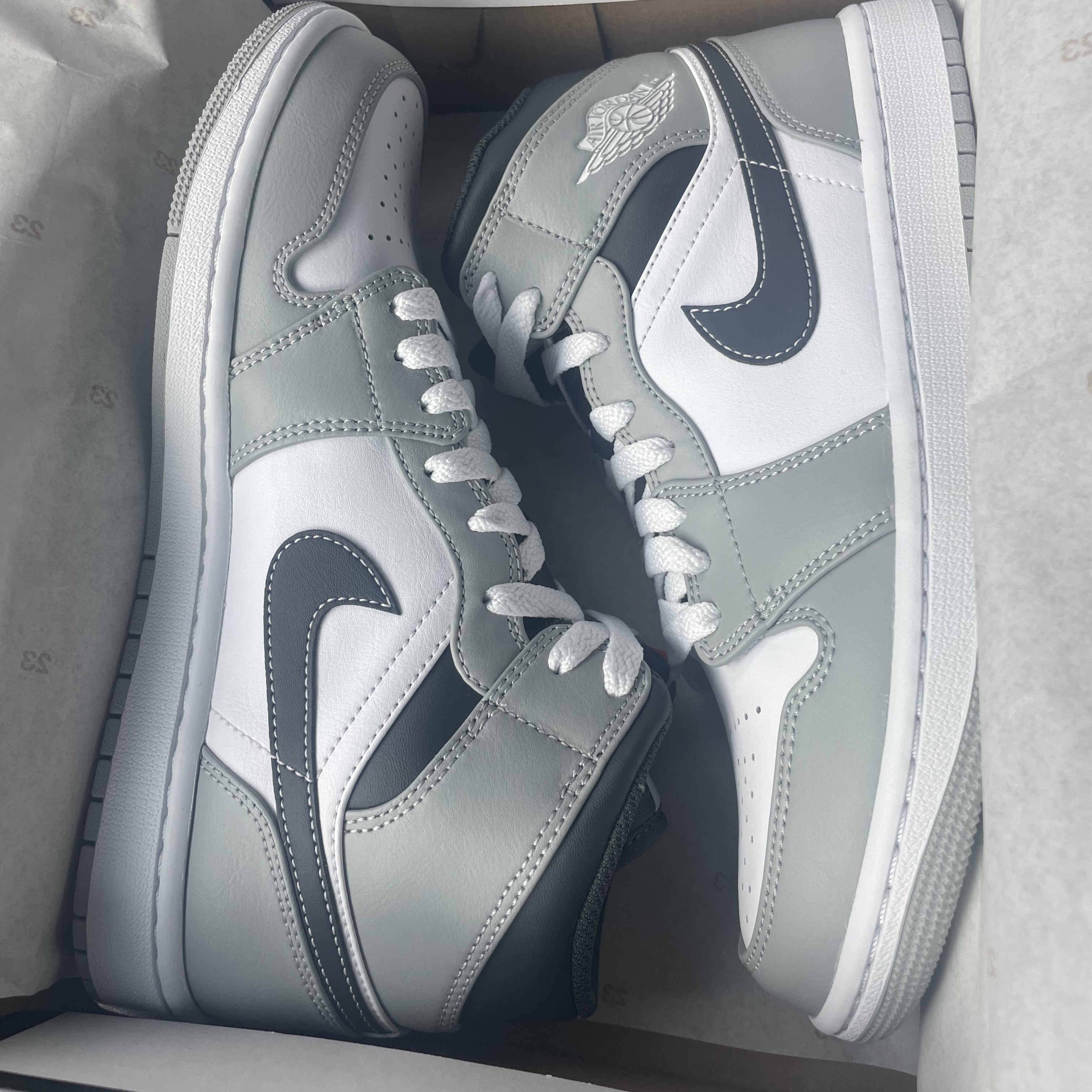 Jordan 1 Mid Light Smoke Grey Anthracite 착용 스타일