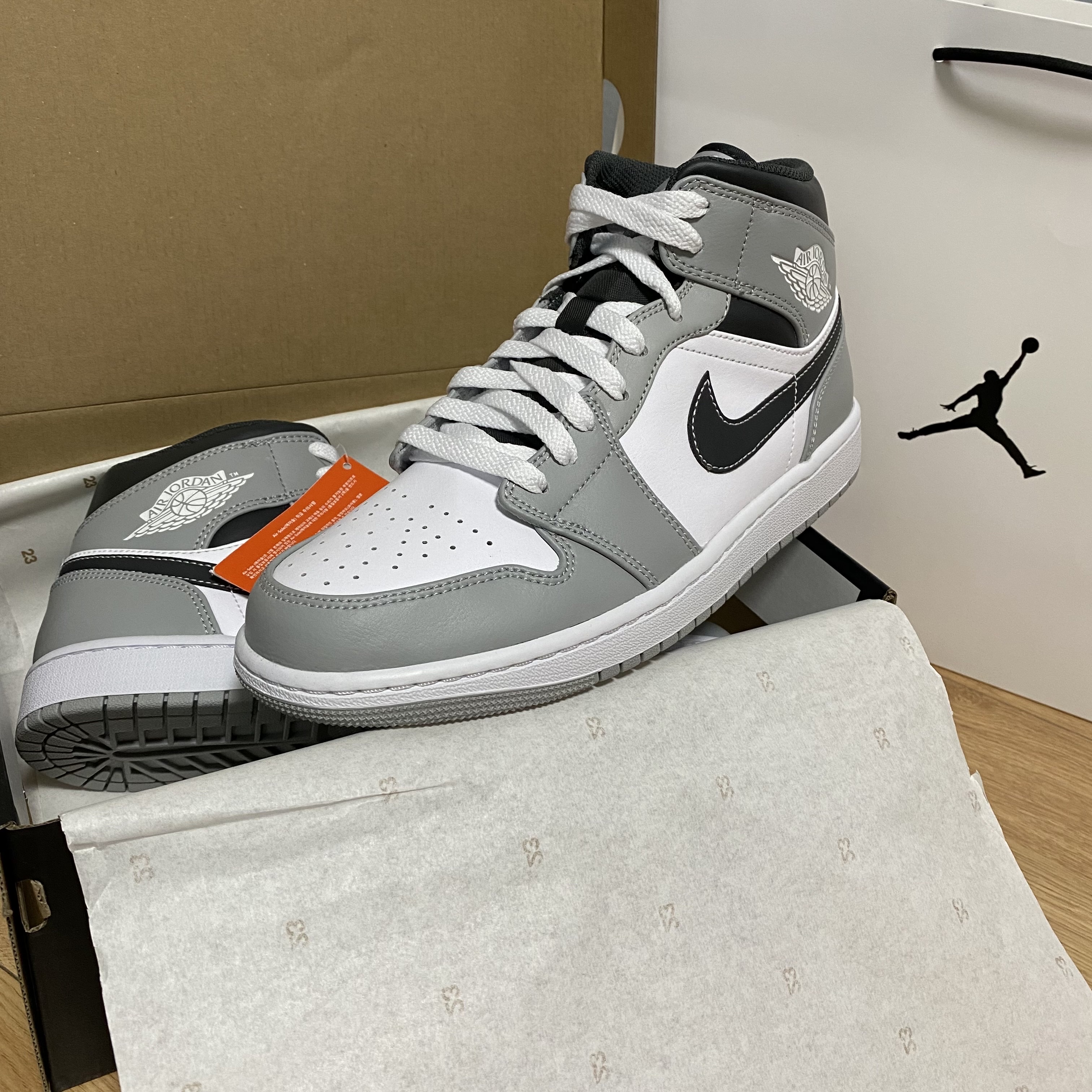 Jordan 1 Mid Light Smoke Grey Anthracite 착용 스타일