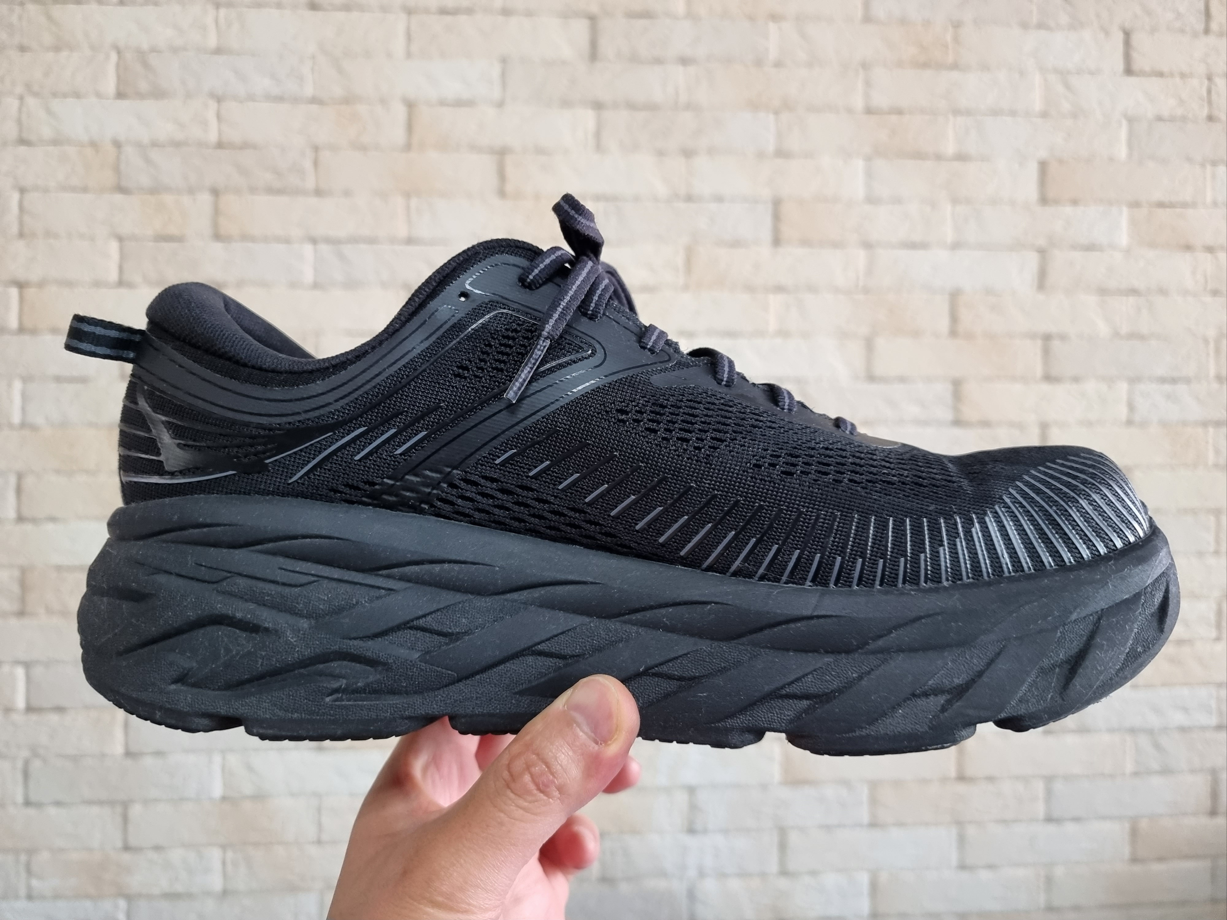 Hoka Bondi 7 Black - Wide 착용 스타일 - 2