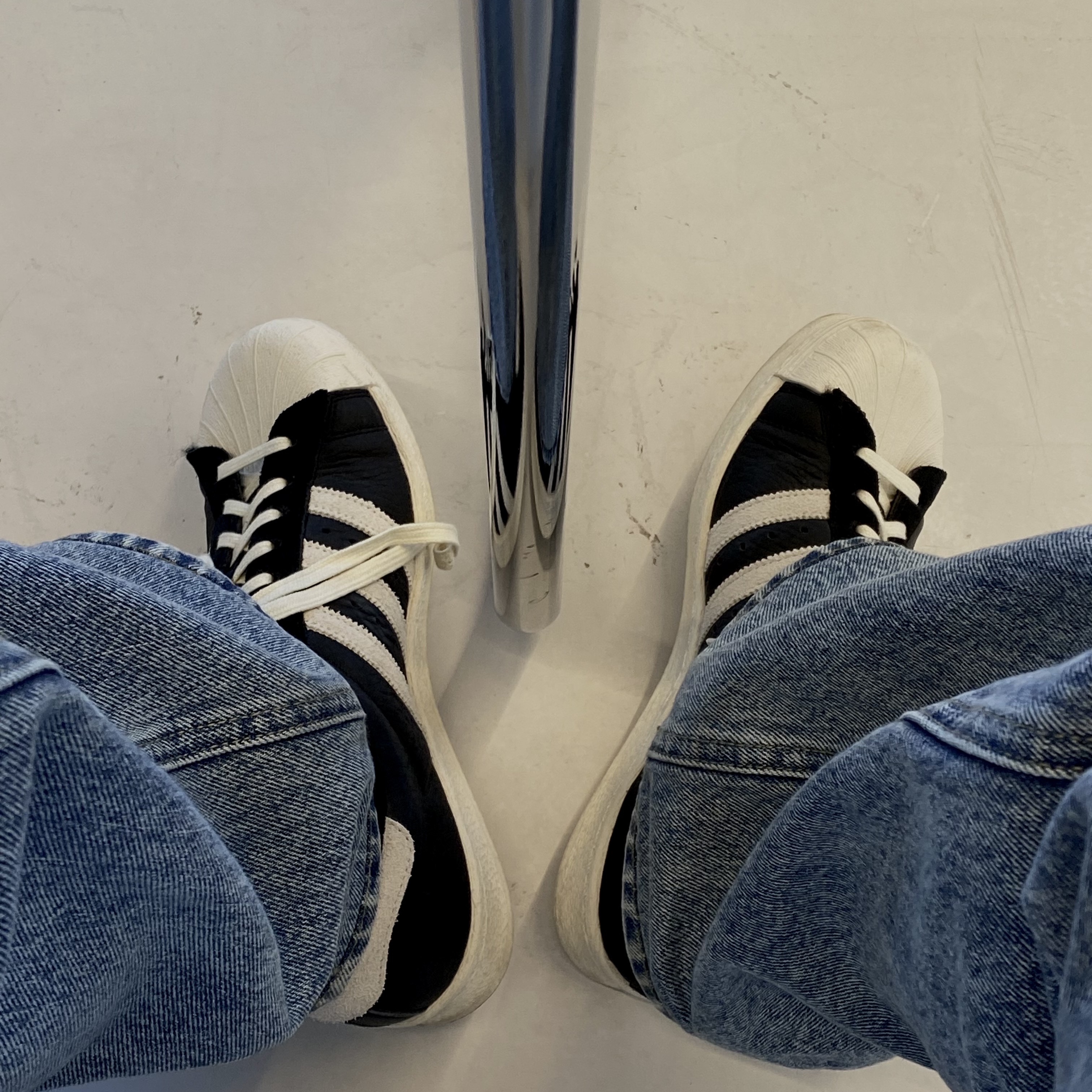 Adidas Superstar 82 Black White 착용 스타일