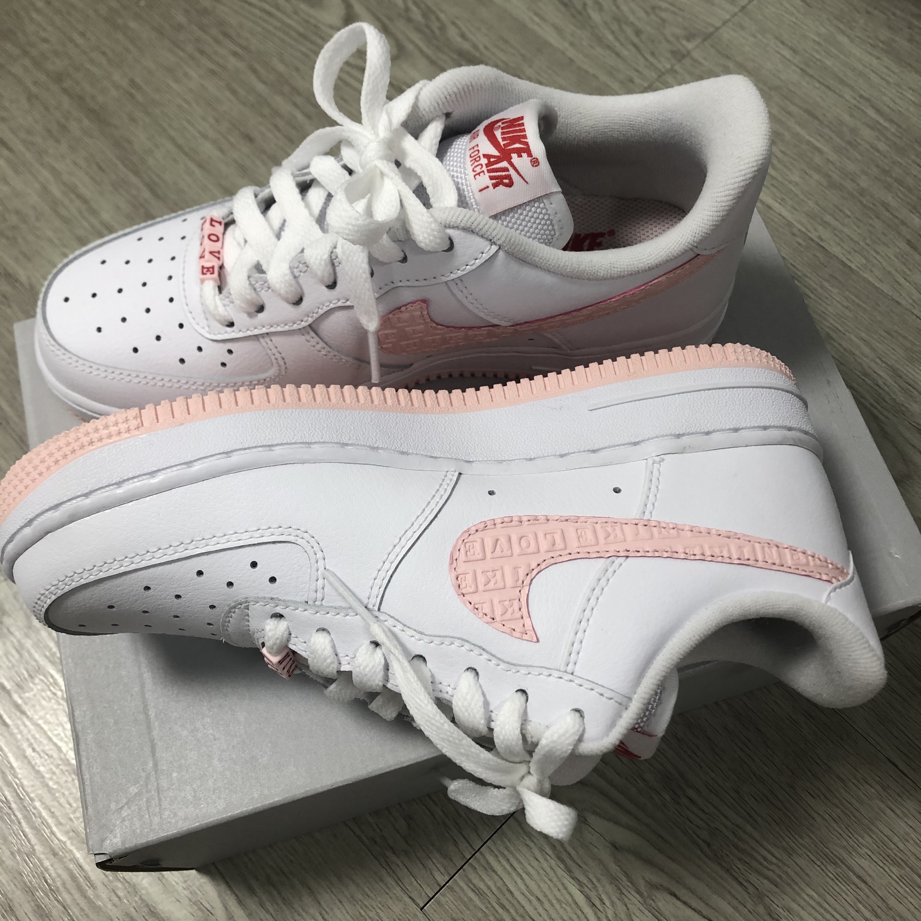 (W) Nike Air Force 1 '07 Valentine Day 2022 착용 스타일