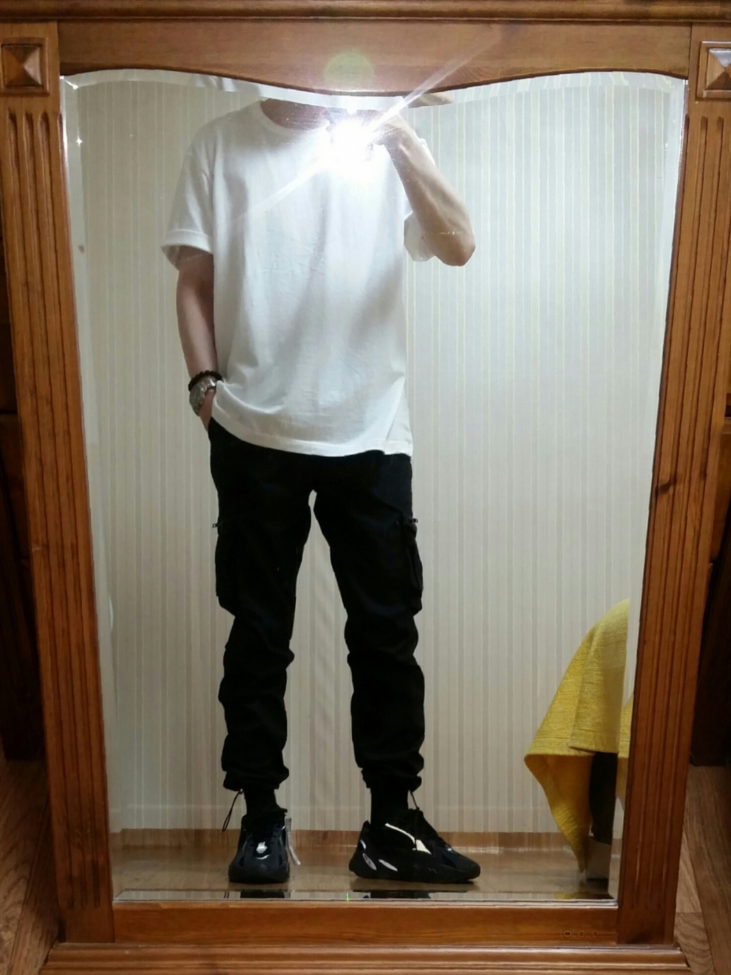 Adidas Yeezy Boost 700 V2 Vanta 2019 착용 스타일