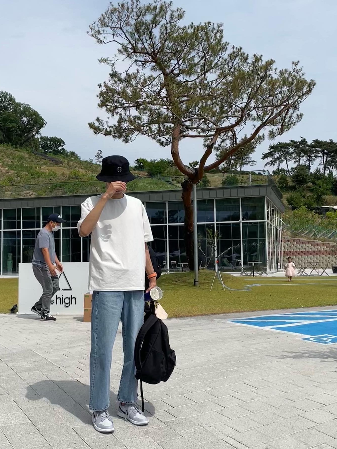 Jordan 1 Low Golf Wolf Grey 착용 스타일 - 1