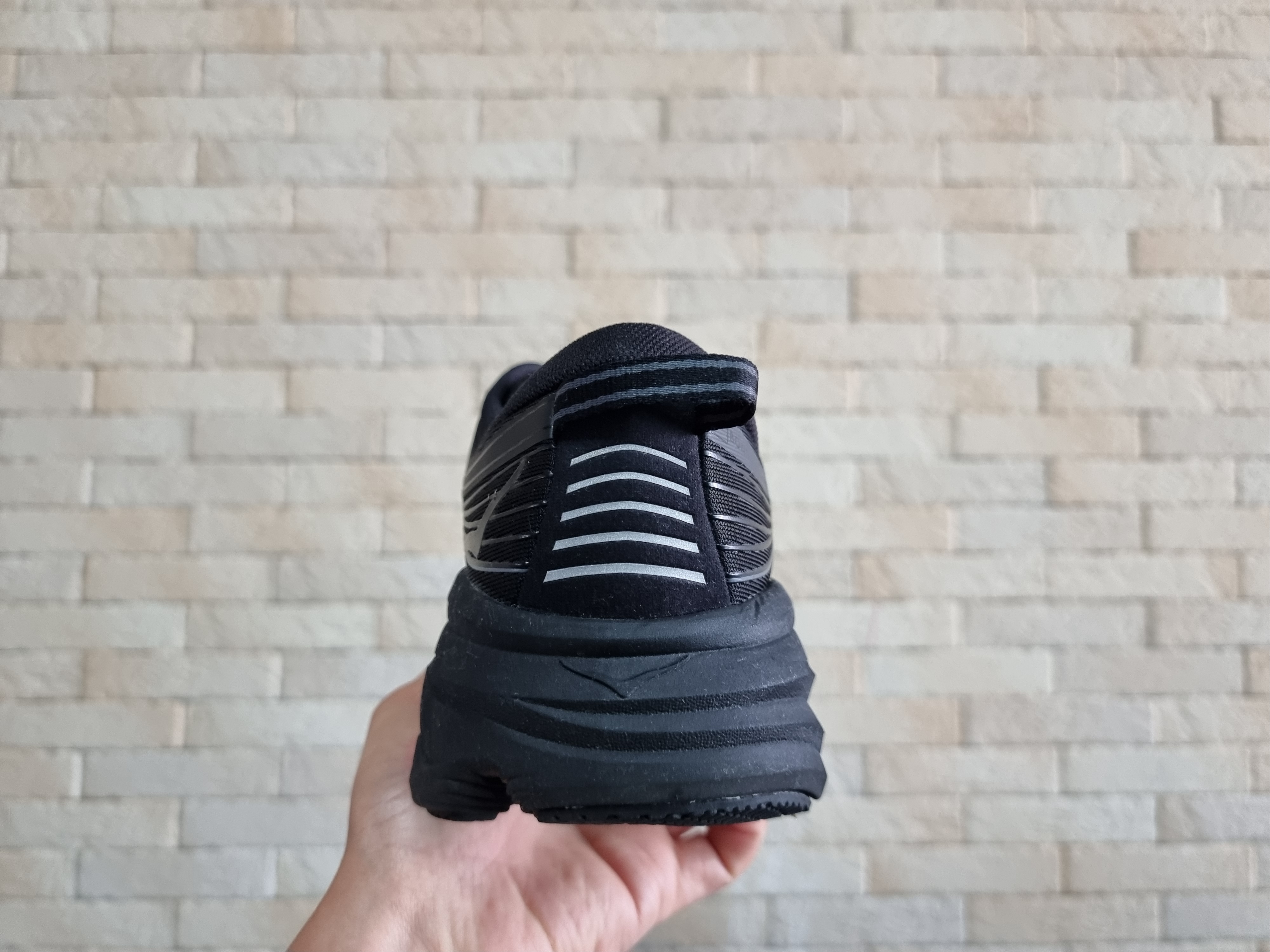 Hoka Bondi 7 Black - Wide 착용 스타일 - 5