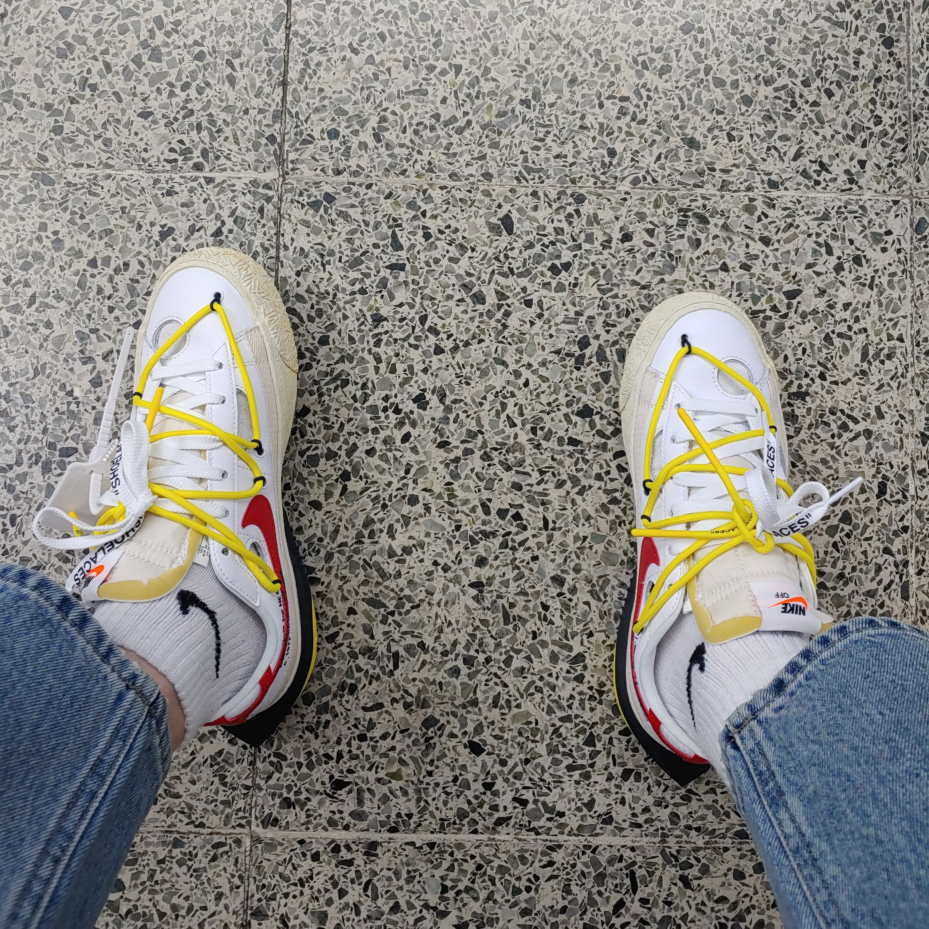 Nike x Off-White Blazer Low '77 White and University Red 착용 스타일
