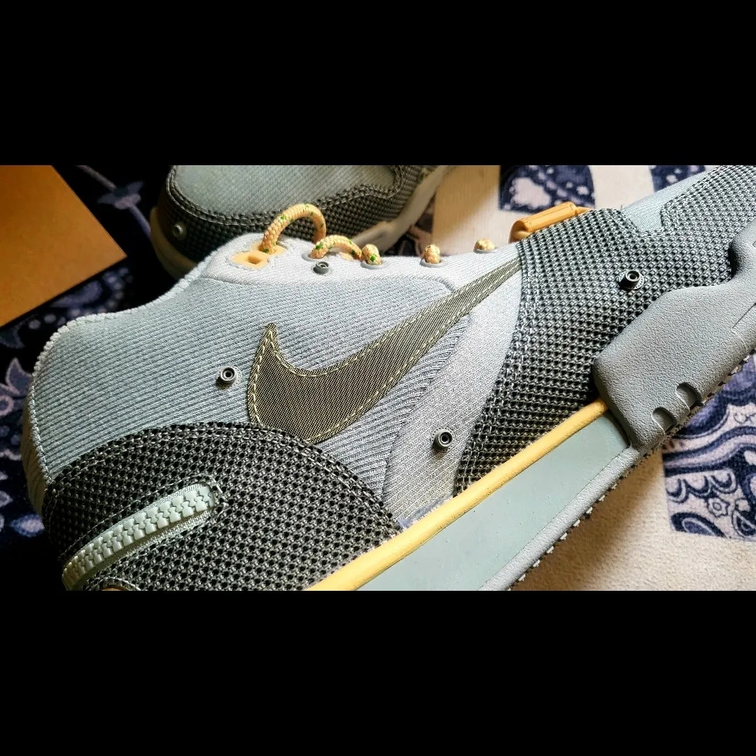 Nike x Travis Scott Nike Air Trainer 1 Grey Haze and Dusty Sage 착용 스타일 - 4