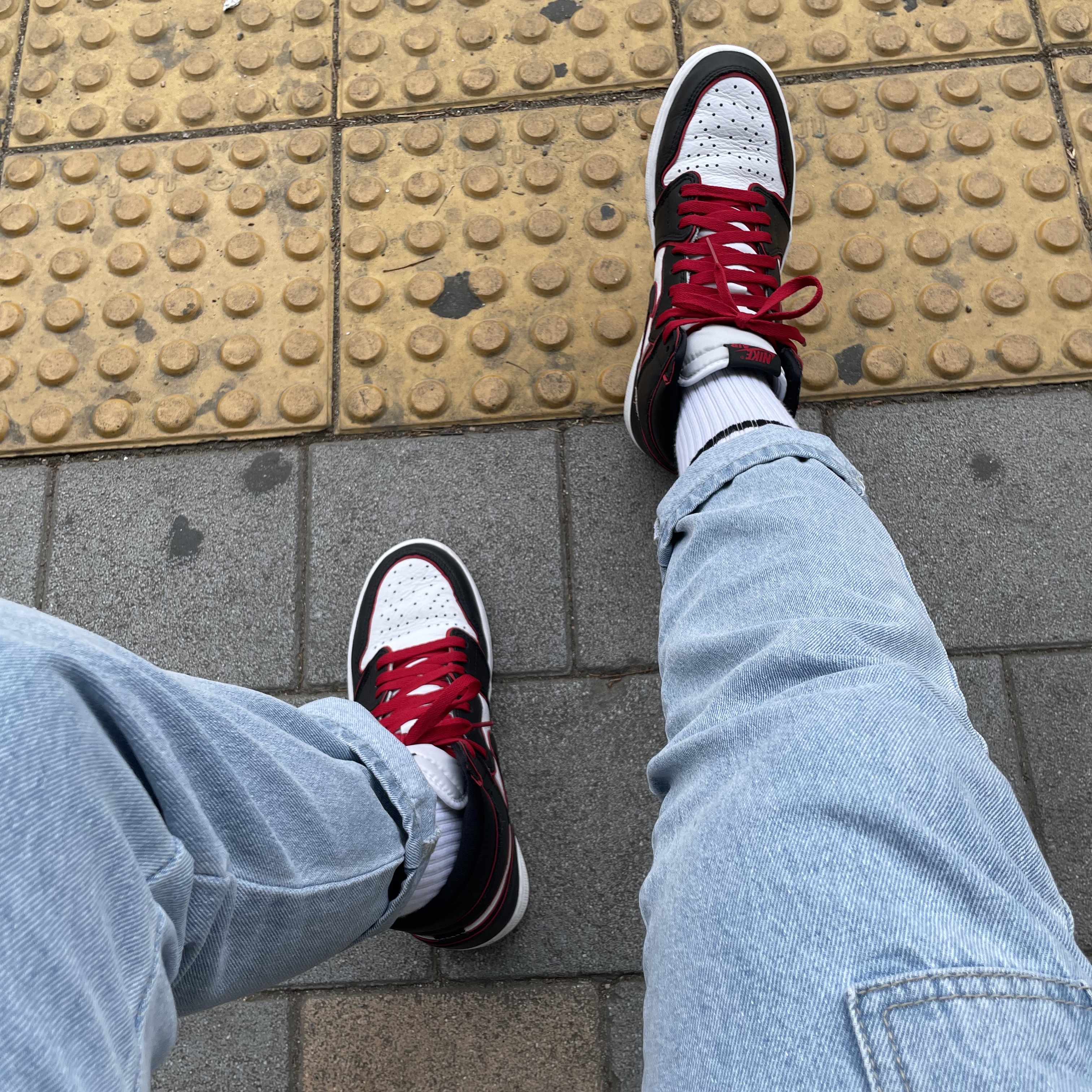 Jordan 1 Retro High OG Bloodline 착용 스타일 - 2