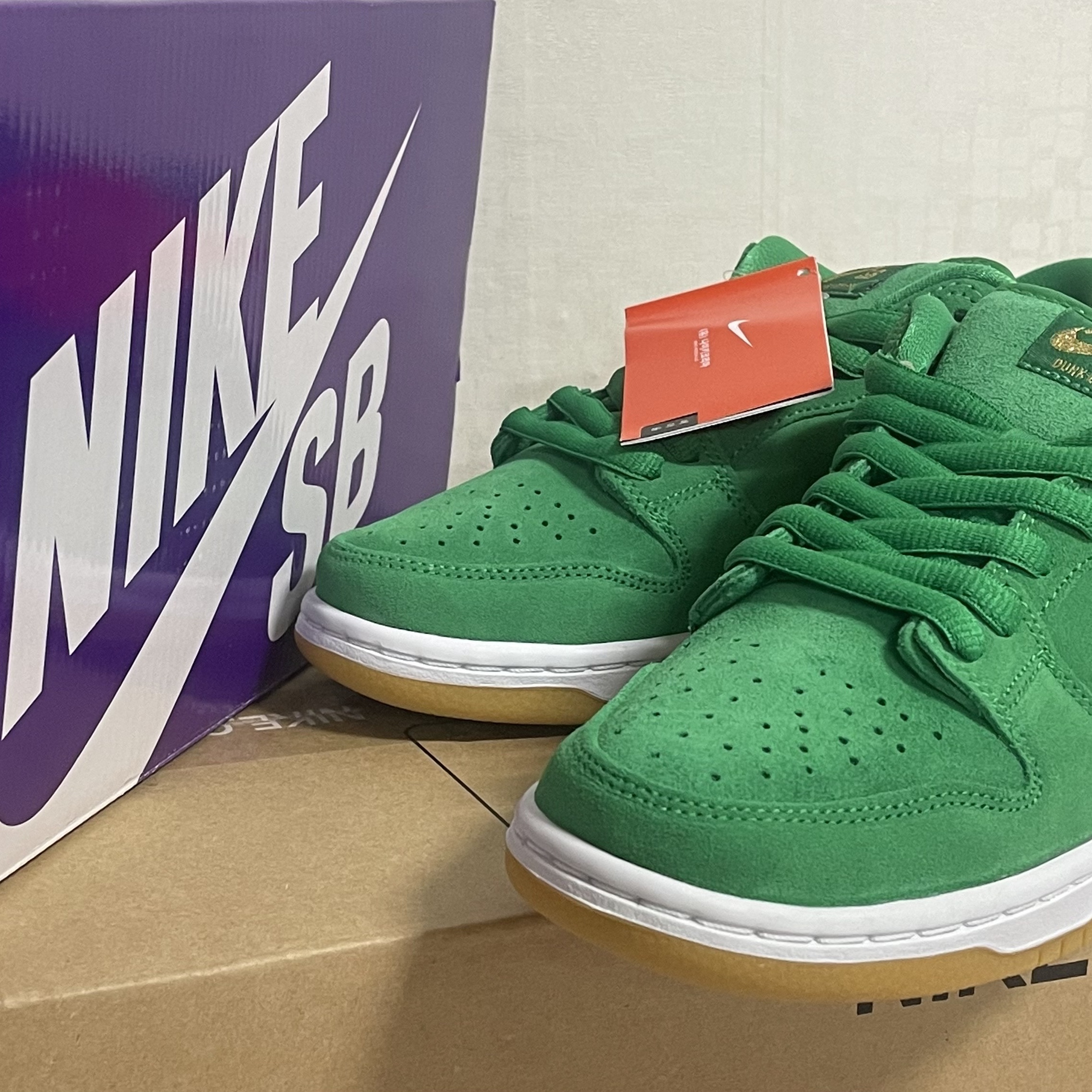 Nike SB Dunk Low Pro Shamrock 착용 스타일 - 2