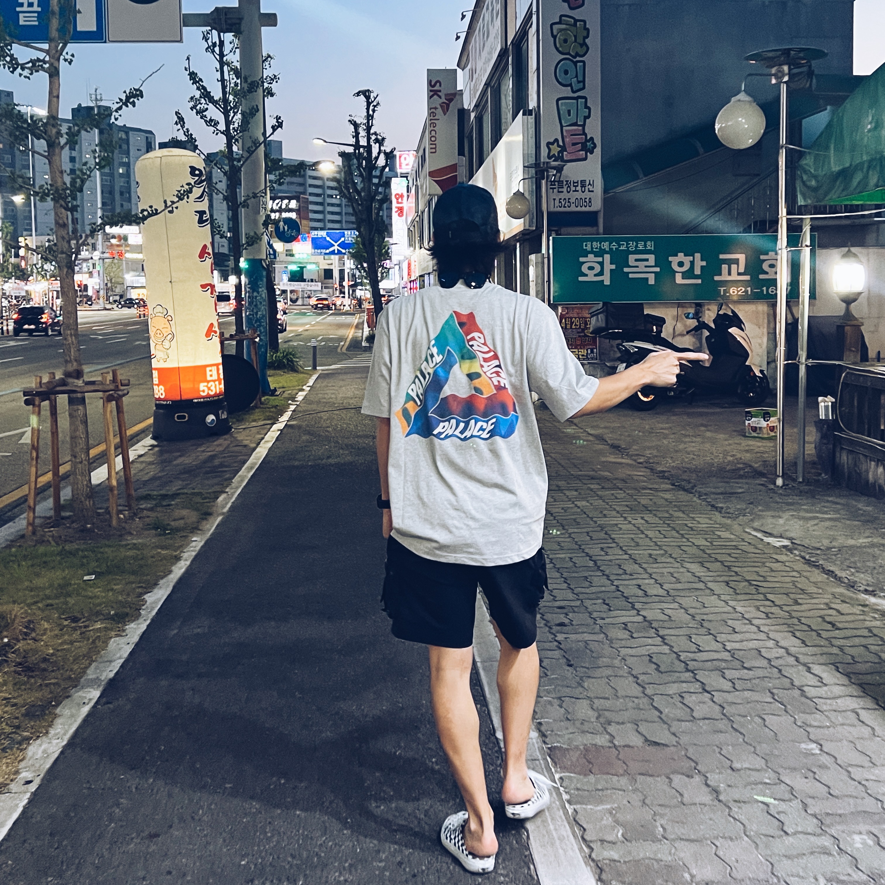 Palace Tri-Visions T-Shirt Grey Marl - 22SS, Nike ACG Cargo Shorts Black - Asia 착용 스타일 - 1