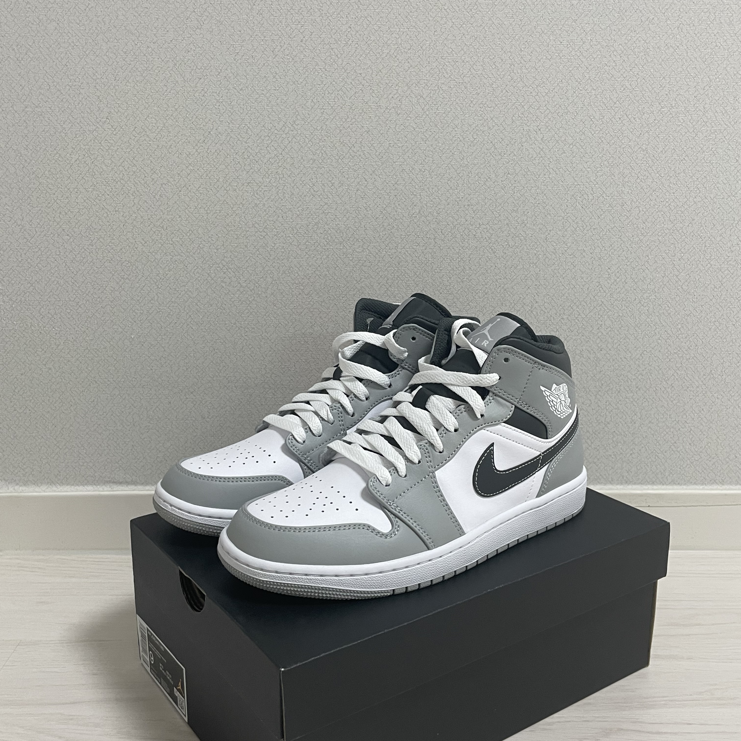 Jordan 1 Mid Light Smoke Grey Anthracite 착용 스타일