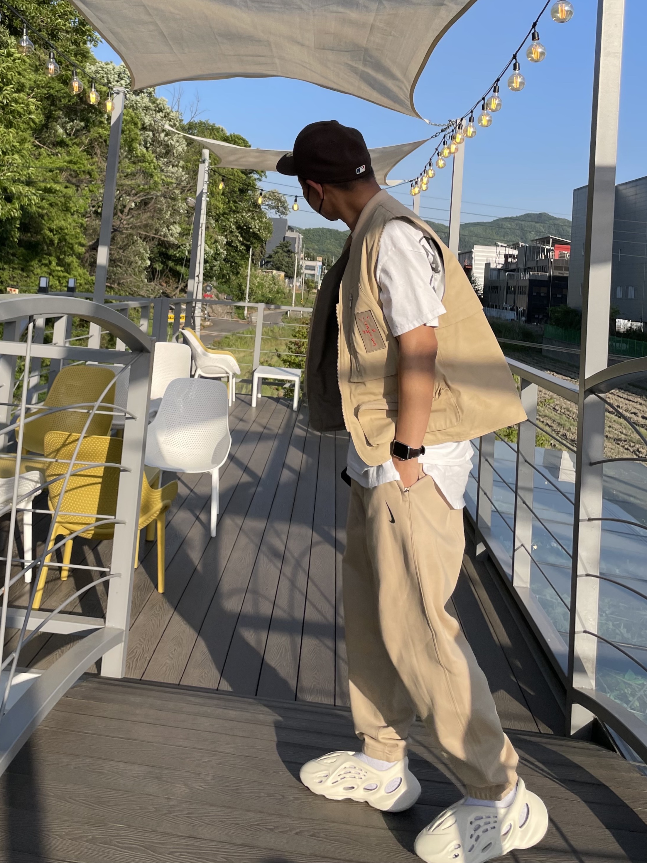Nike x Billie Eilish NRG Fleece Pants Mushroom - Asia, Adidas Yeezy Foam RNNR Sand 착용 스타일 - 3
