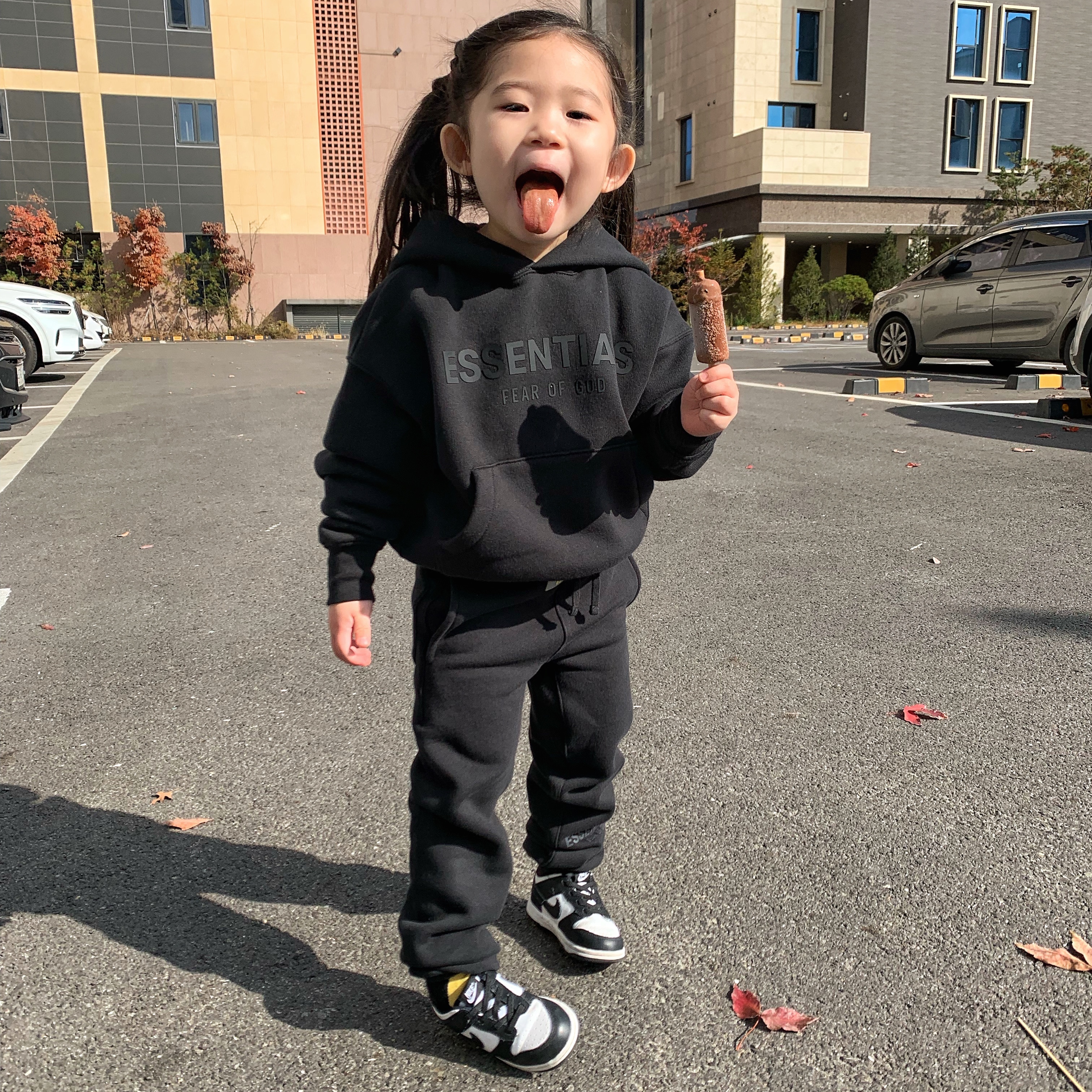 (Kids) Essentials Sweatpants Black - 21SS, (Kids) Essentials Pull-Over Hoodie Black - 21SS 착용 스타일