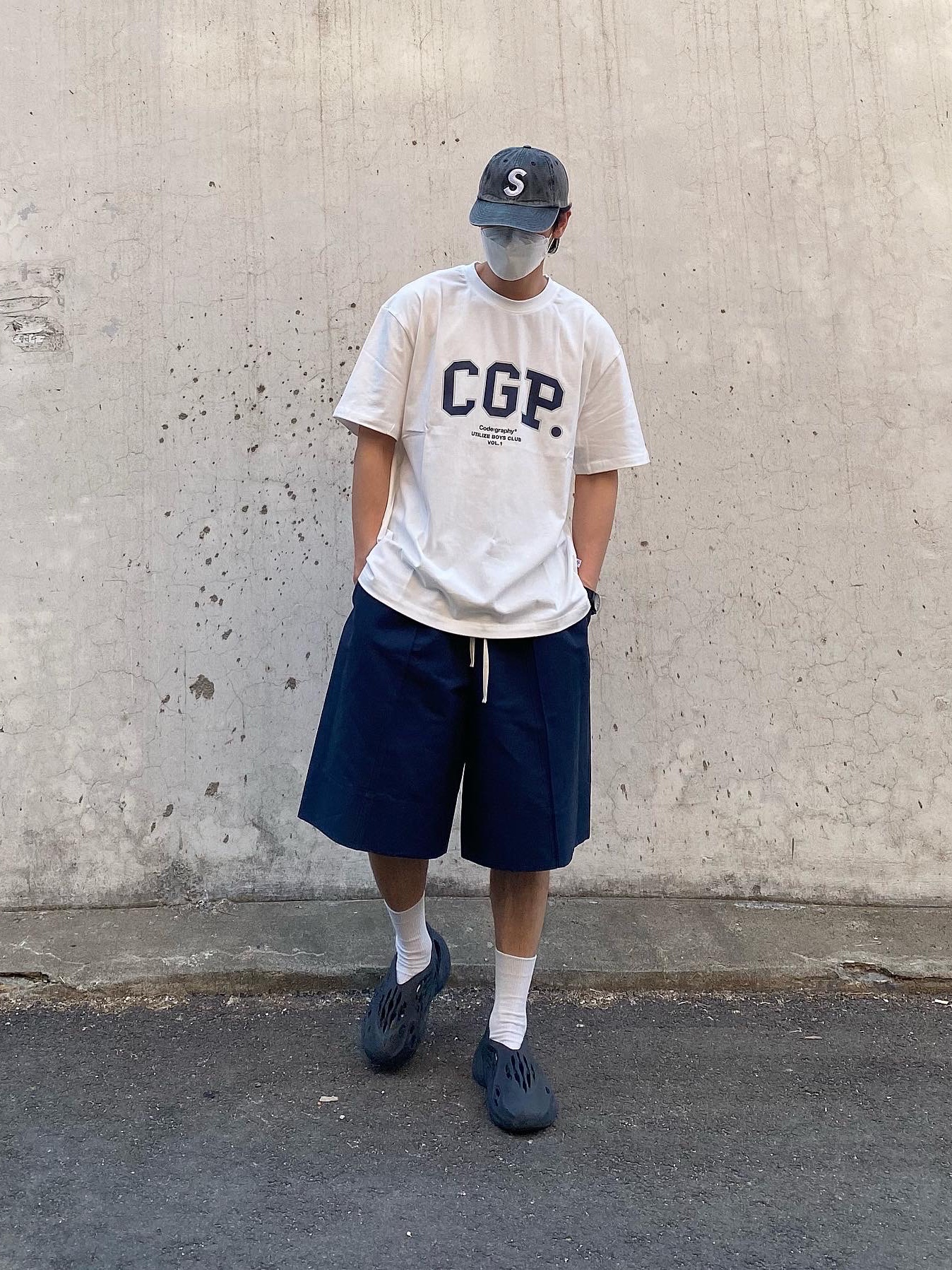 Supreme Pigment Print S Logo 6-Panel Black - 20SS, Adidas Yeezy Foam RNNR Mineral Blue 착용 스타일 - 1