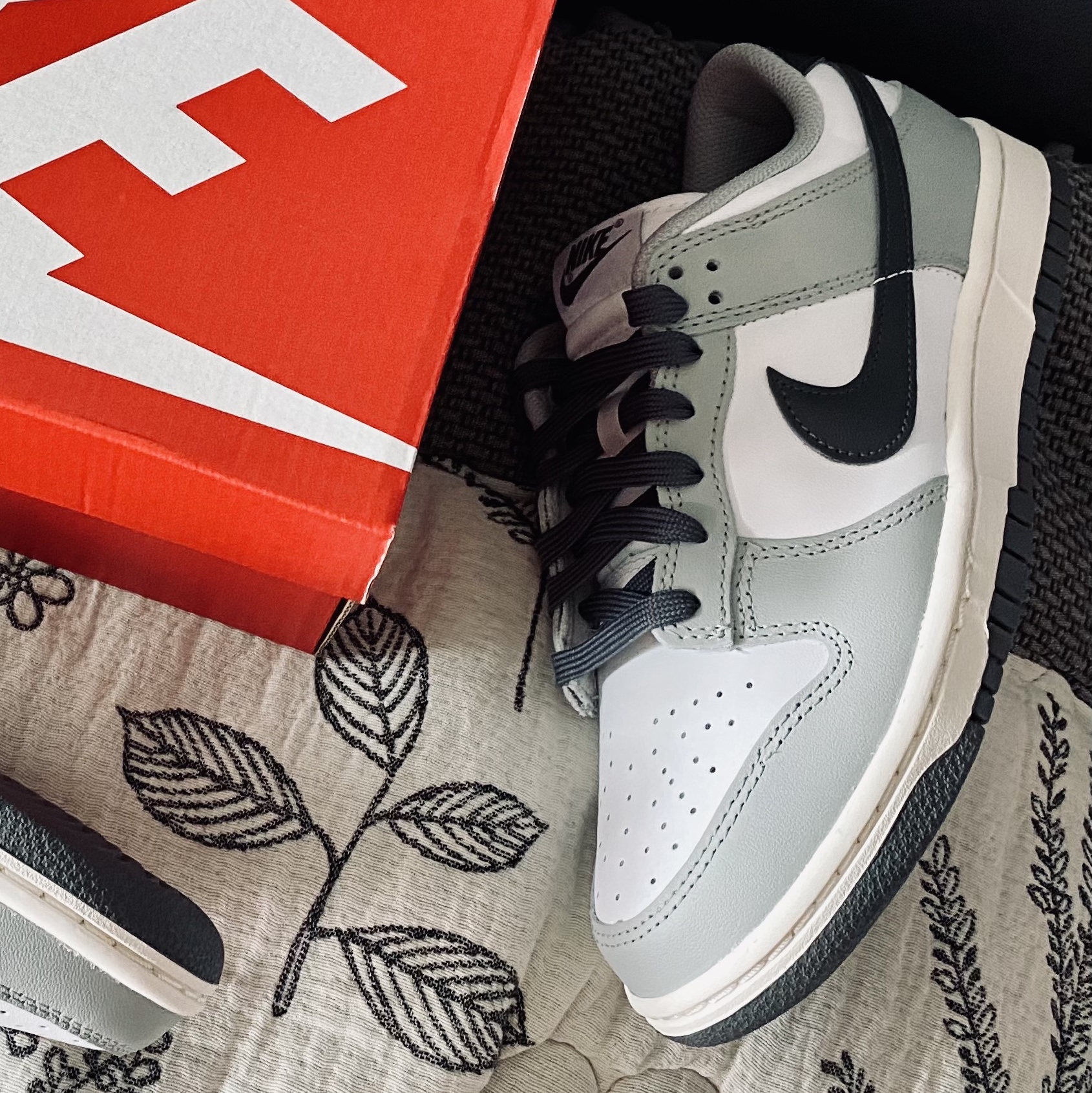 (W) Nike Dunk Low Light Smoke Grey 착용 스타일 - 3
