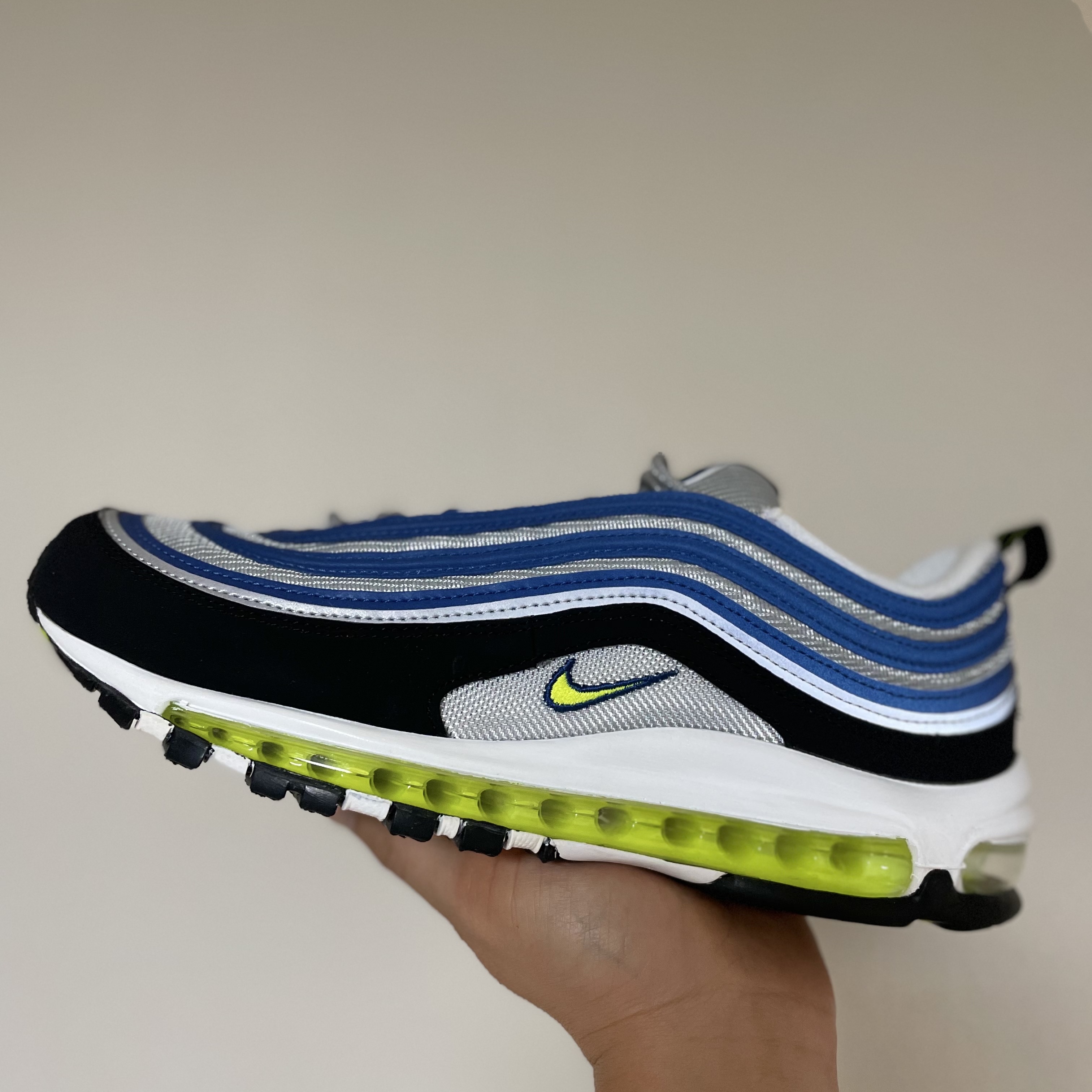 Nike Air Max 97 OG Atlantic Blue and Voltage Yellow 착용 스타일 - 1