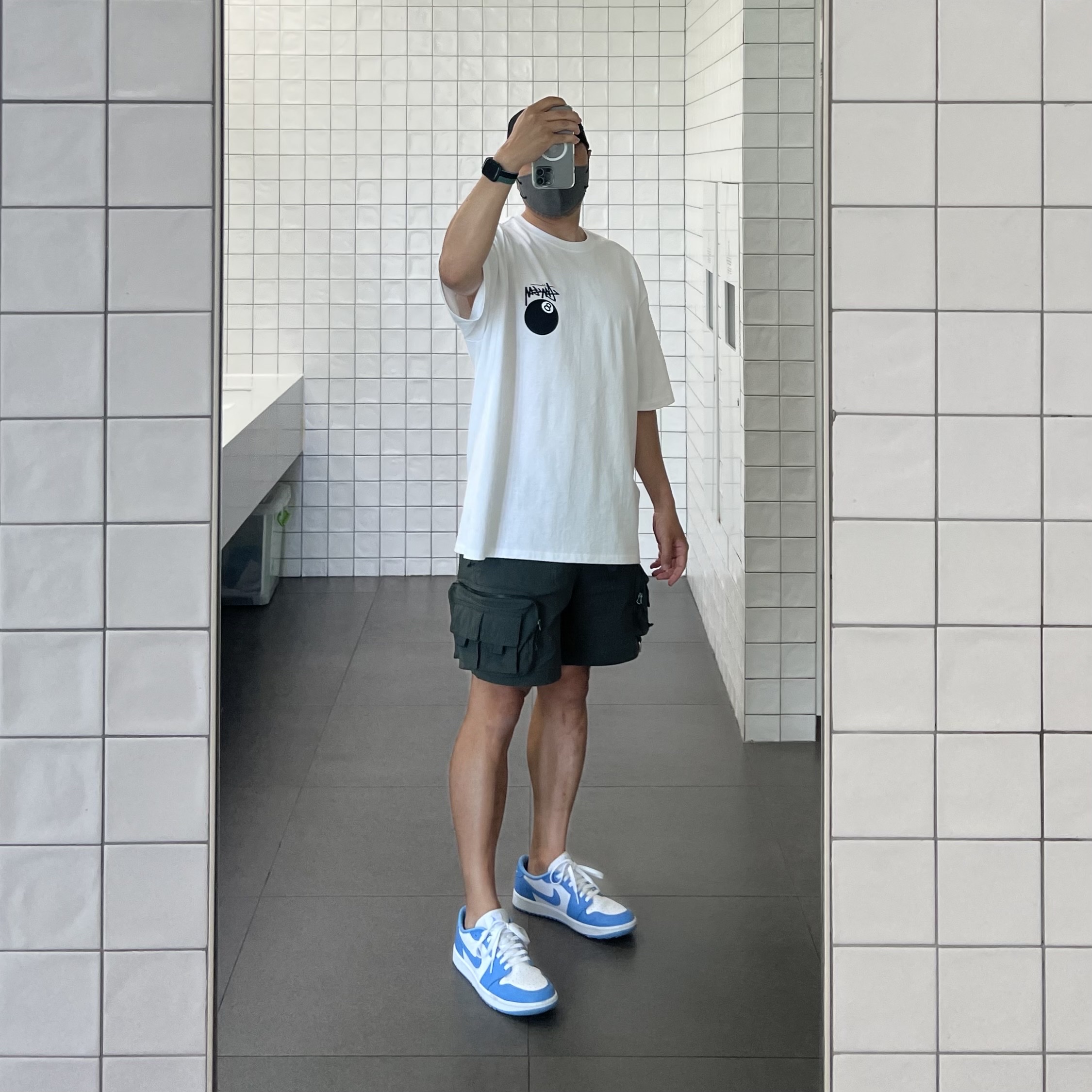 Nike ACG Cargo Shorts Sequoia - Asia, Jordan 1 Low Golf White and University Blue 착용 스타일