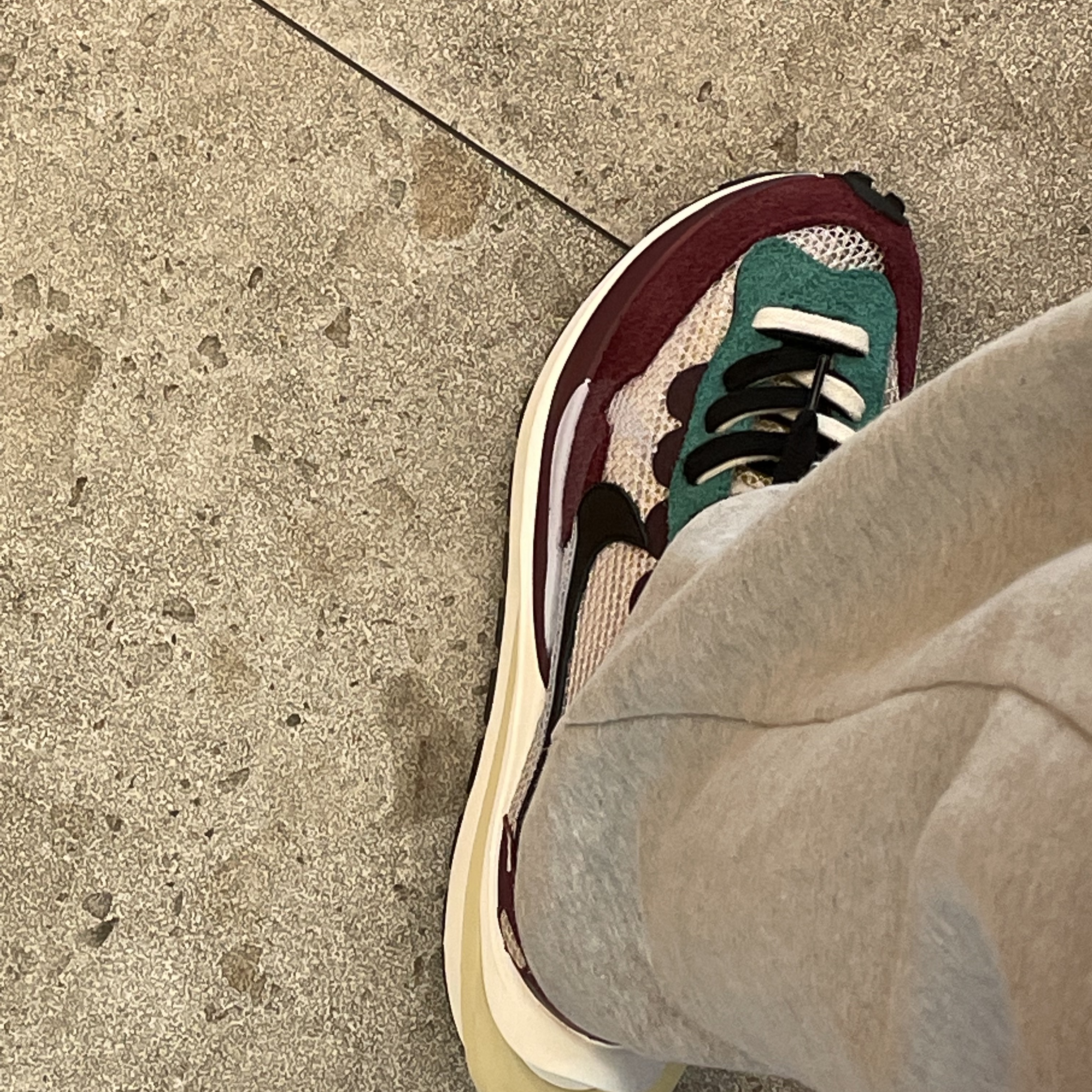 Nike x Sacai VaporWaffle String & Black Villain Red 착용 스타일