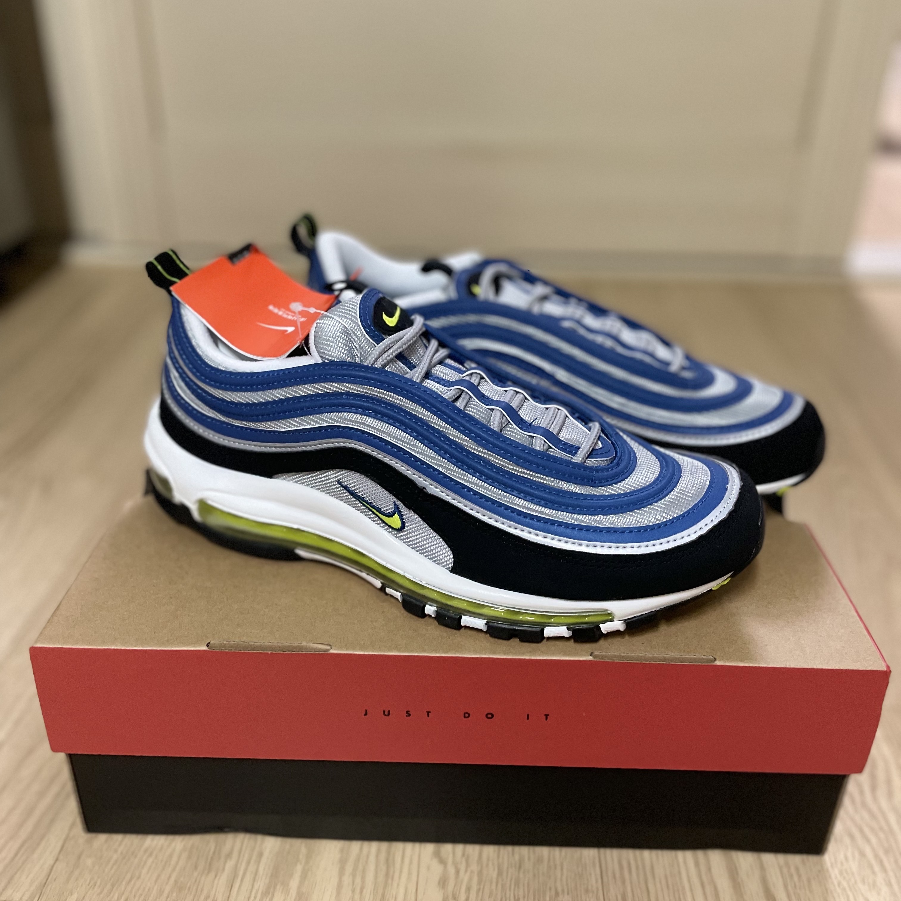 Nike Air Max 97 OG Atlantic Blue and Voltage Yellow 착용 스타일 - 3