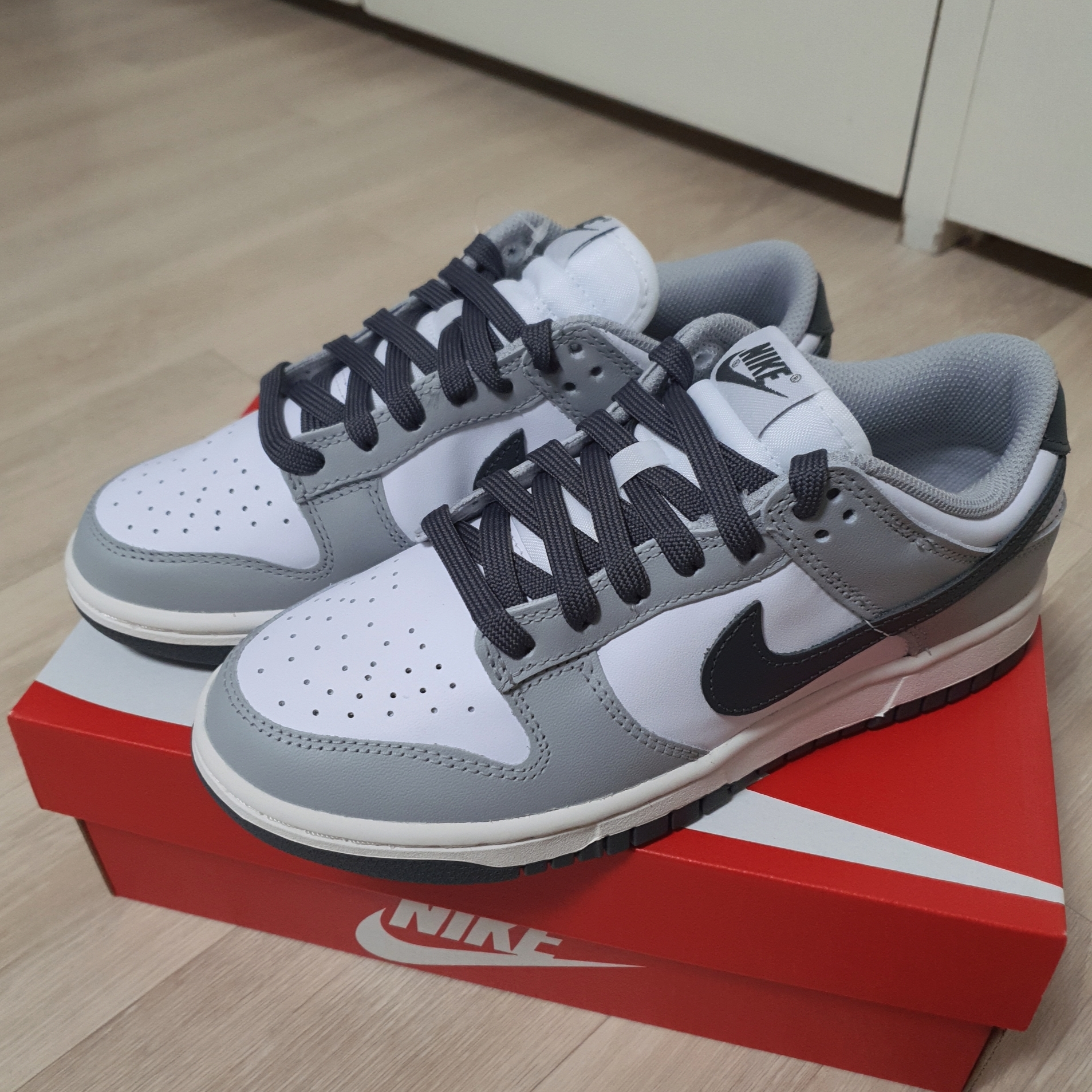 (W) Nike Dunk Low Light Smoke Grey 착용 스타일 - 2