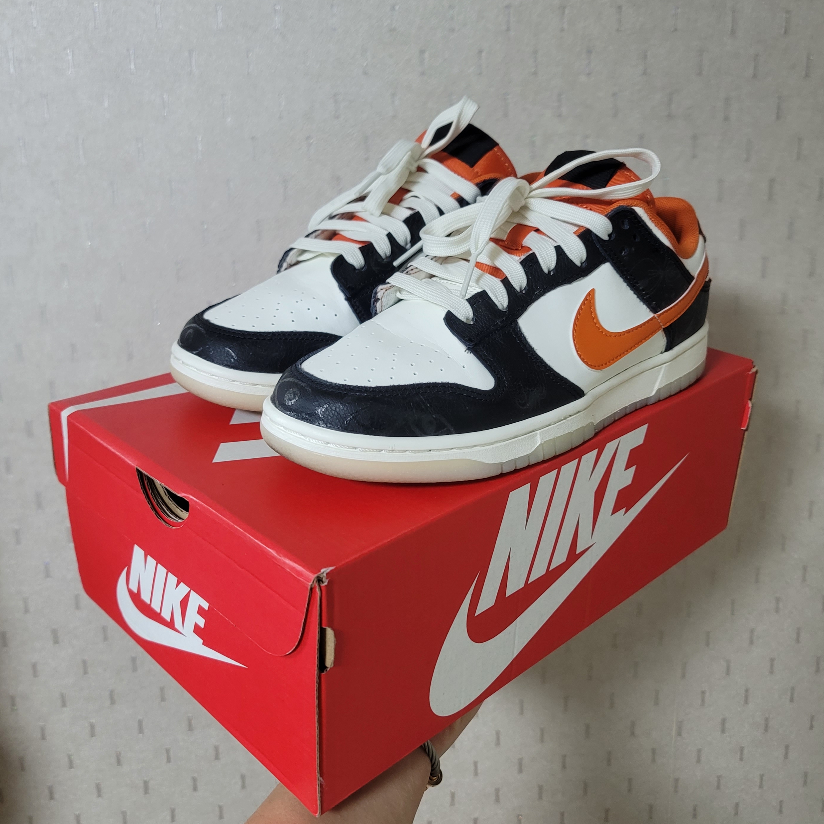 Nike Dunk Low Retro PRM Halloween 착용 스타일