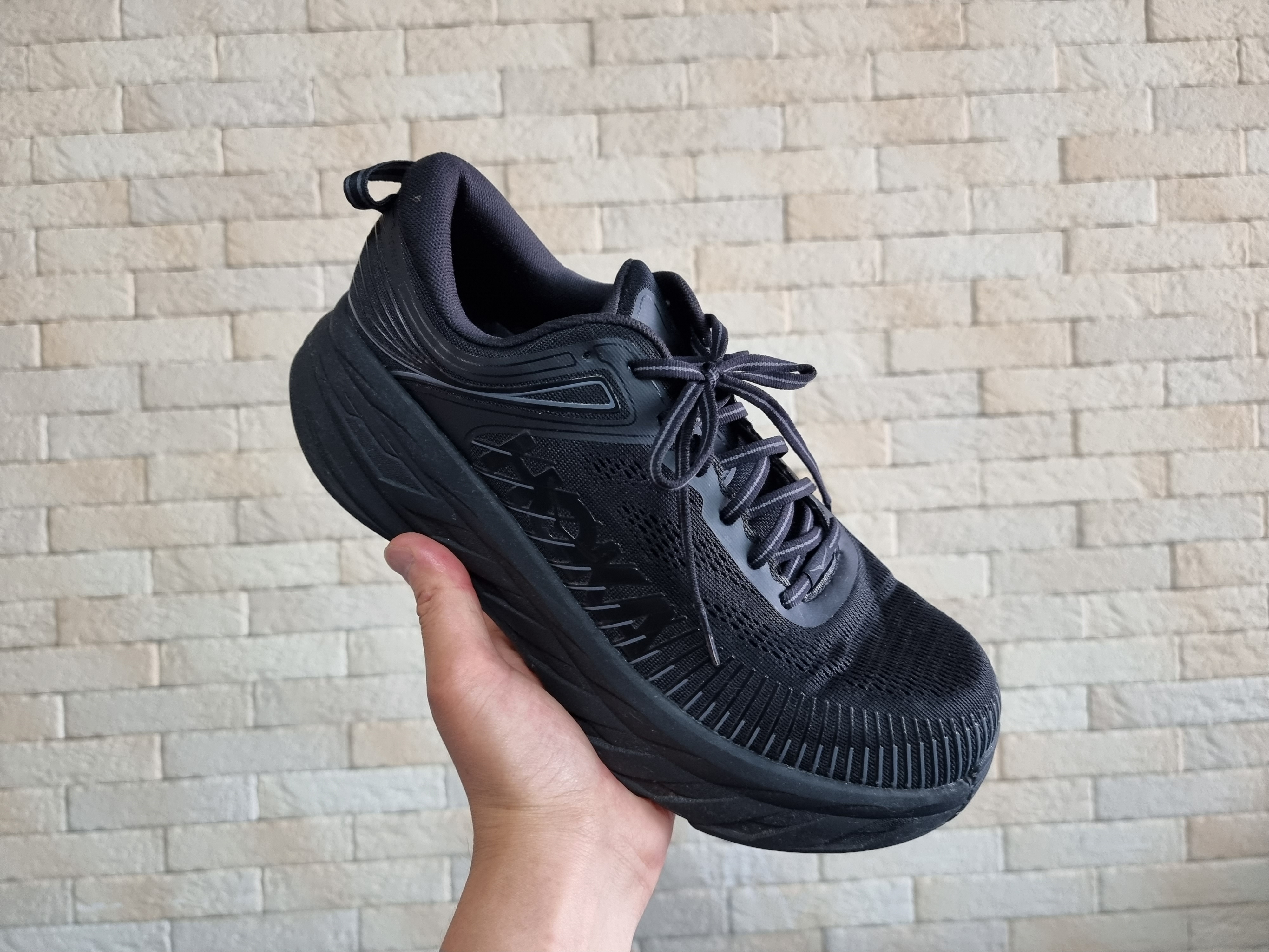 Hoka Bondi 7 Black - Wide 착용 스타일 - 4