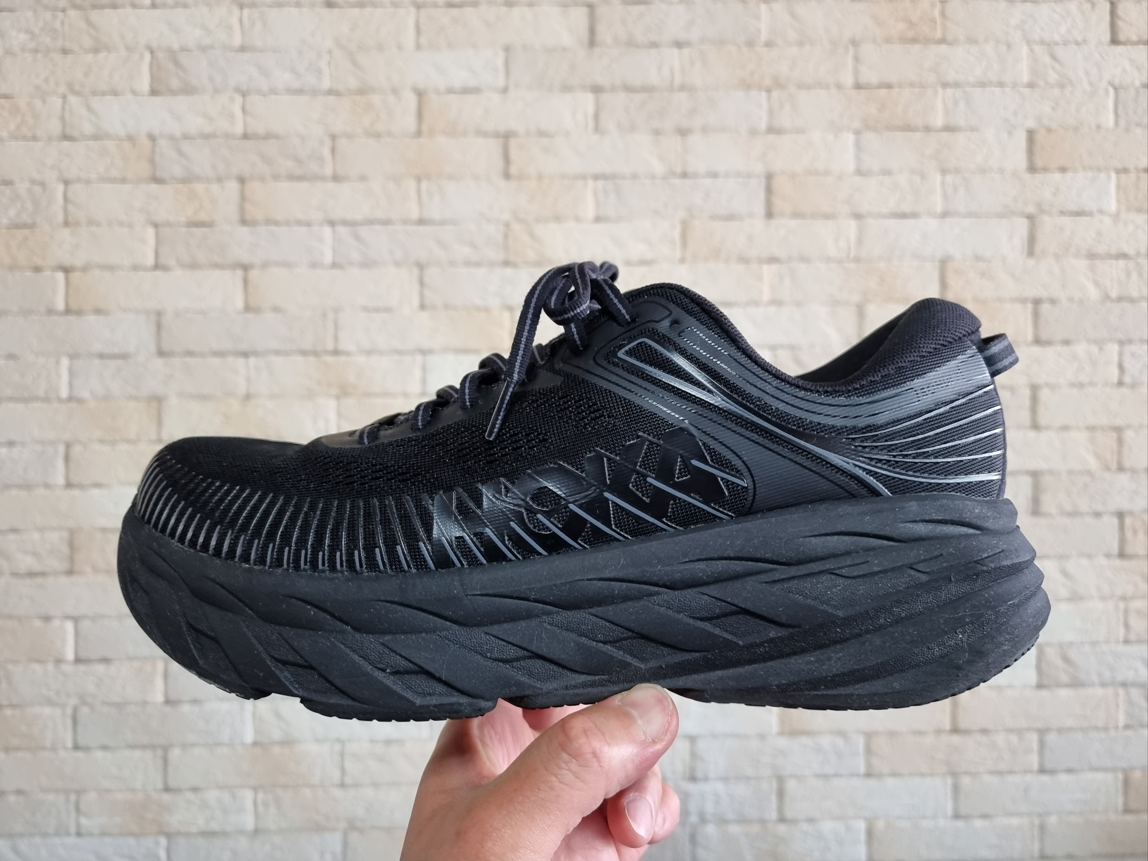 Hoka Bondi 7 Black - Wide 착용 스타일 - 3