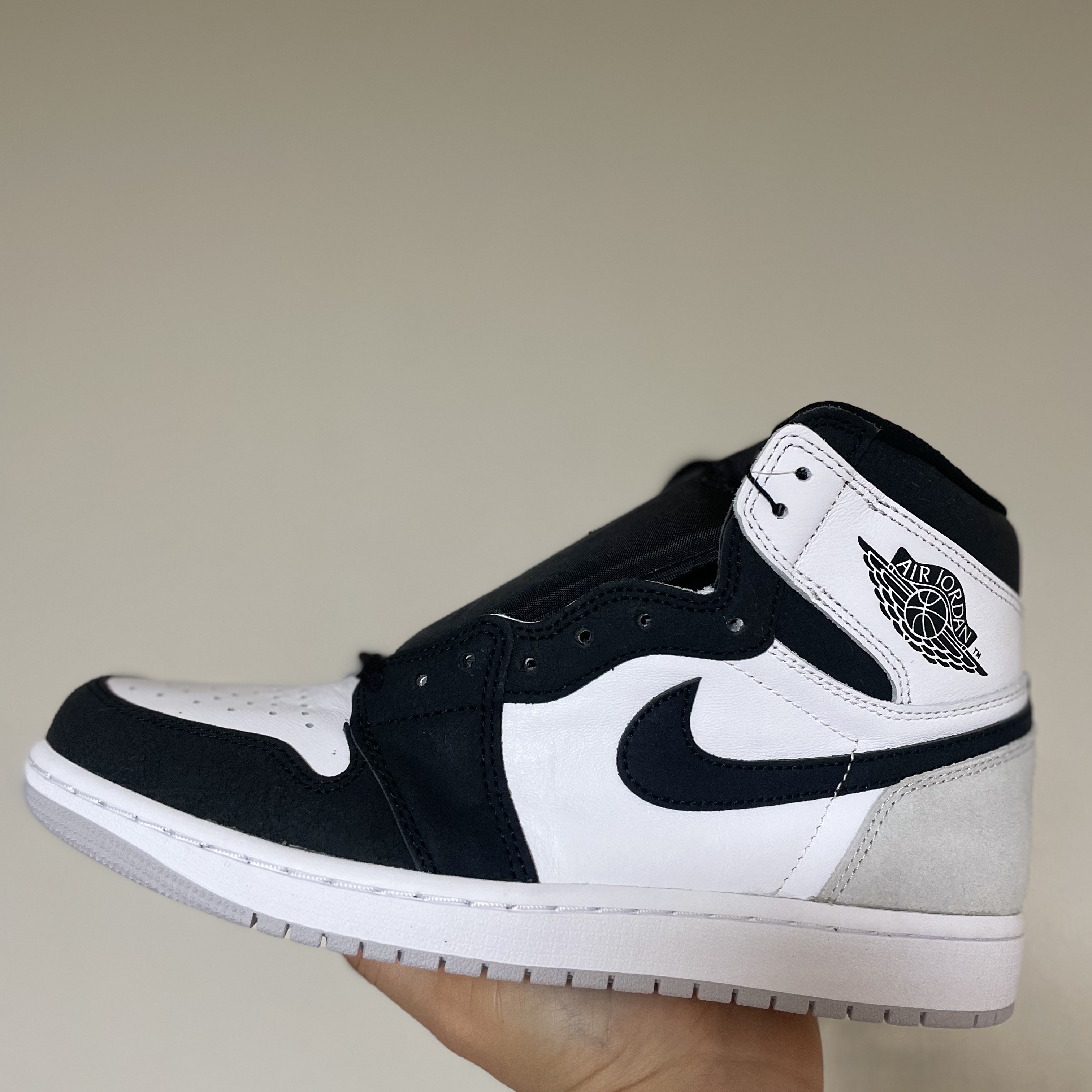 Jordan 1 Retro High OG Bleached Coral 착용 스타일 - 1