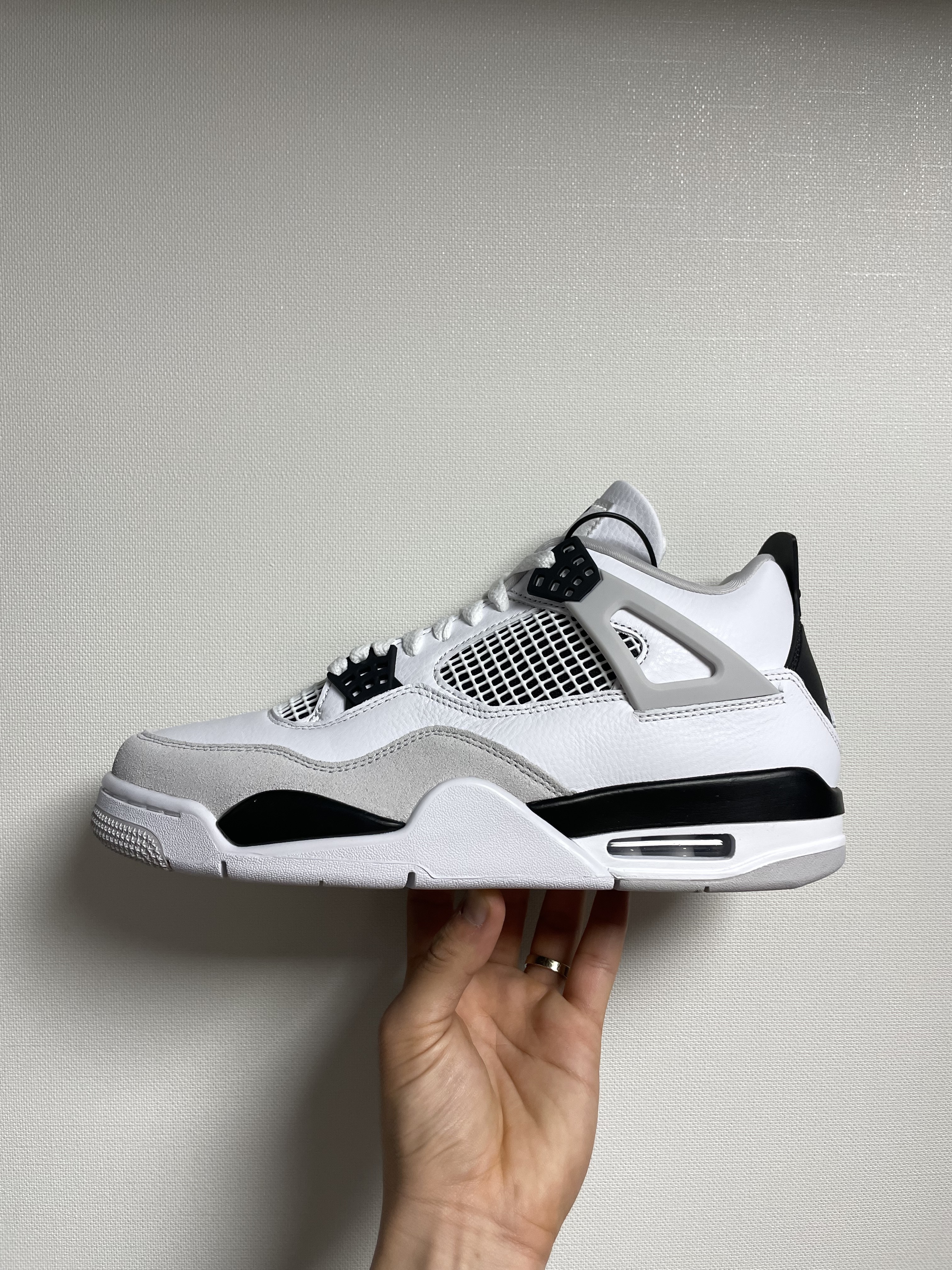 Jordan 4 Retro White and Black 착용 스타일 - 1