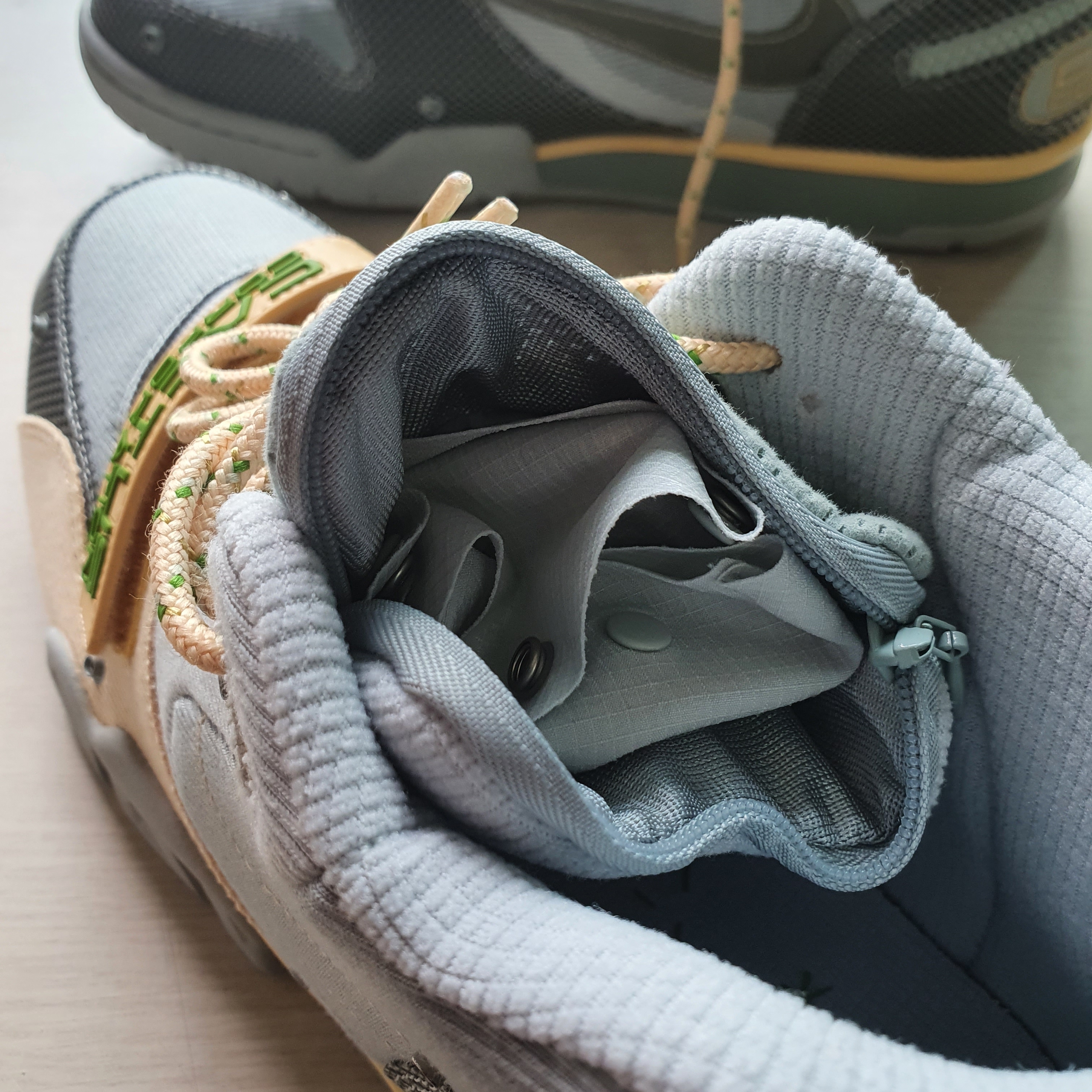 Nike x Travis Scott Nike Air Trainer 1 Grey Haze and Dusty Sage 착용 스타일 - 2