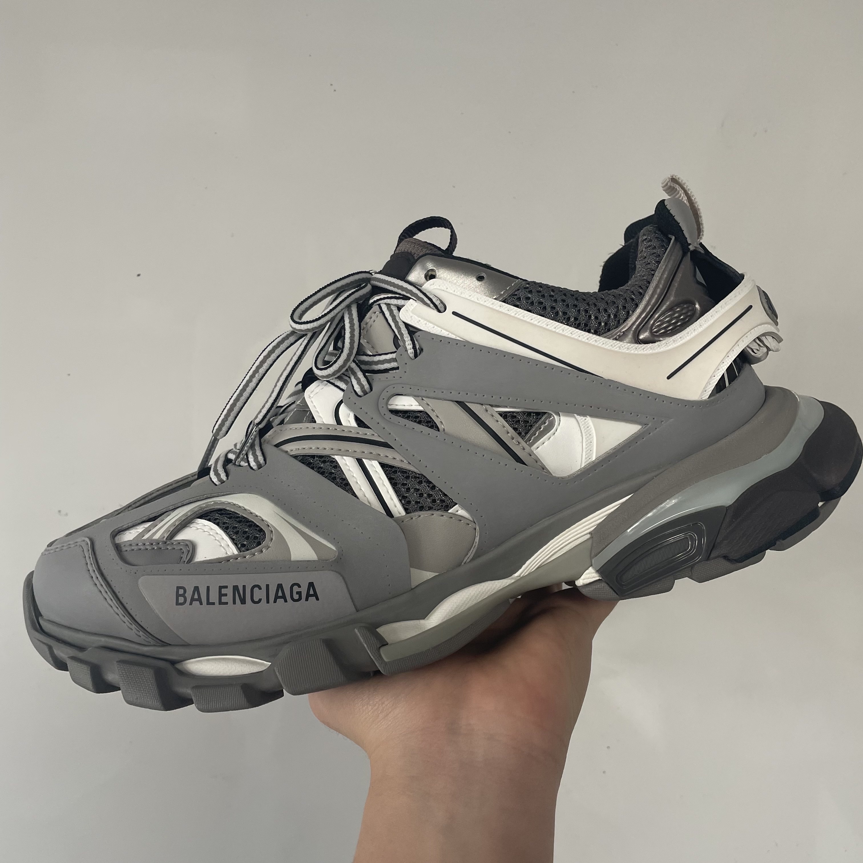 Balenciaga Track Sneakers Grey White 2019 착용 스타일 - 2