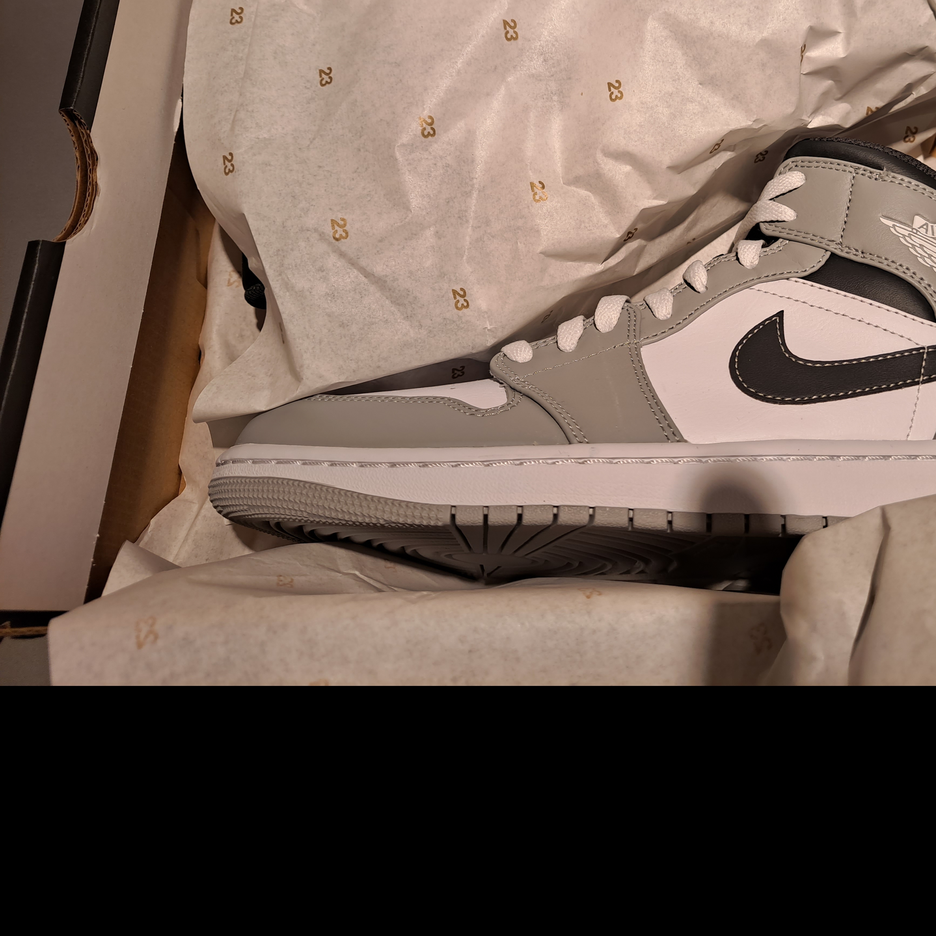 Jordan 1 Mid Light Smoke Grey Anthracite 착용 스타일 - 1
