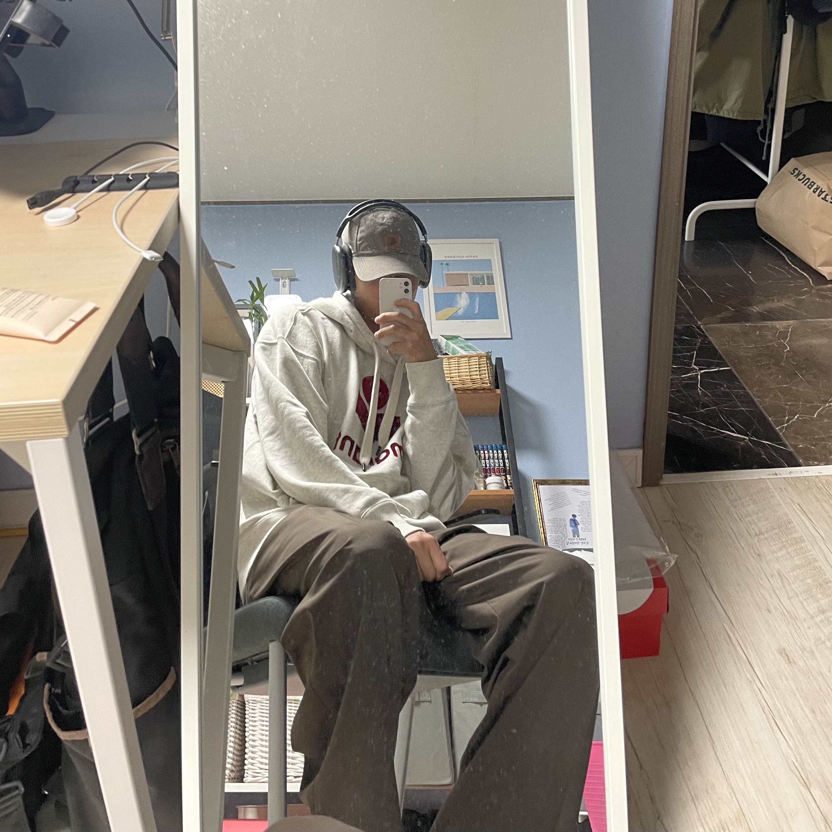 Stussy 8 Ball T-Shirt White - 22SS, Jordan 1 Low SE Chocolate Bliss 착용 스타일 - 2